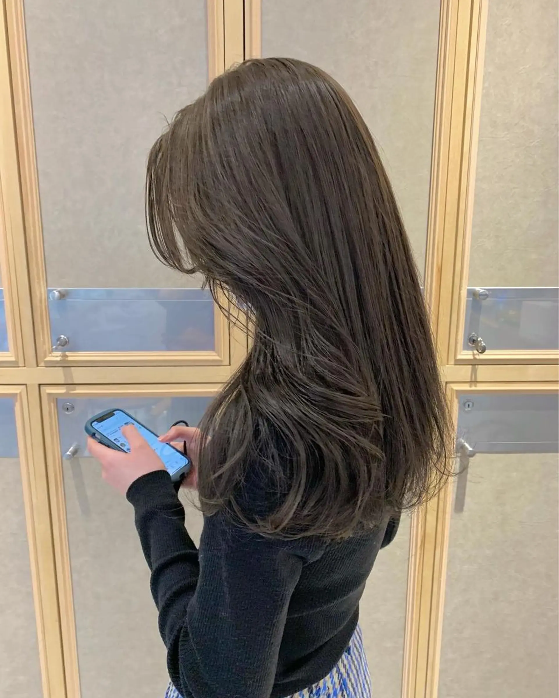 セミロング カラー グレージュ オリーブグレージュ オリーブグレー チバ タクミのヘアスタイル