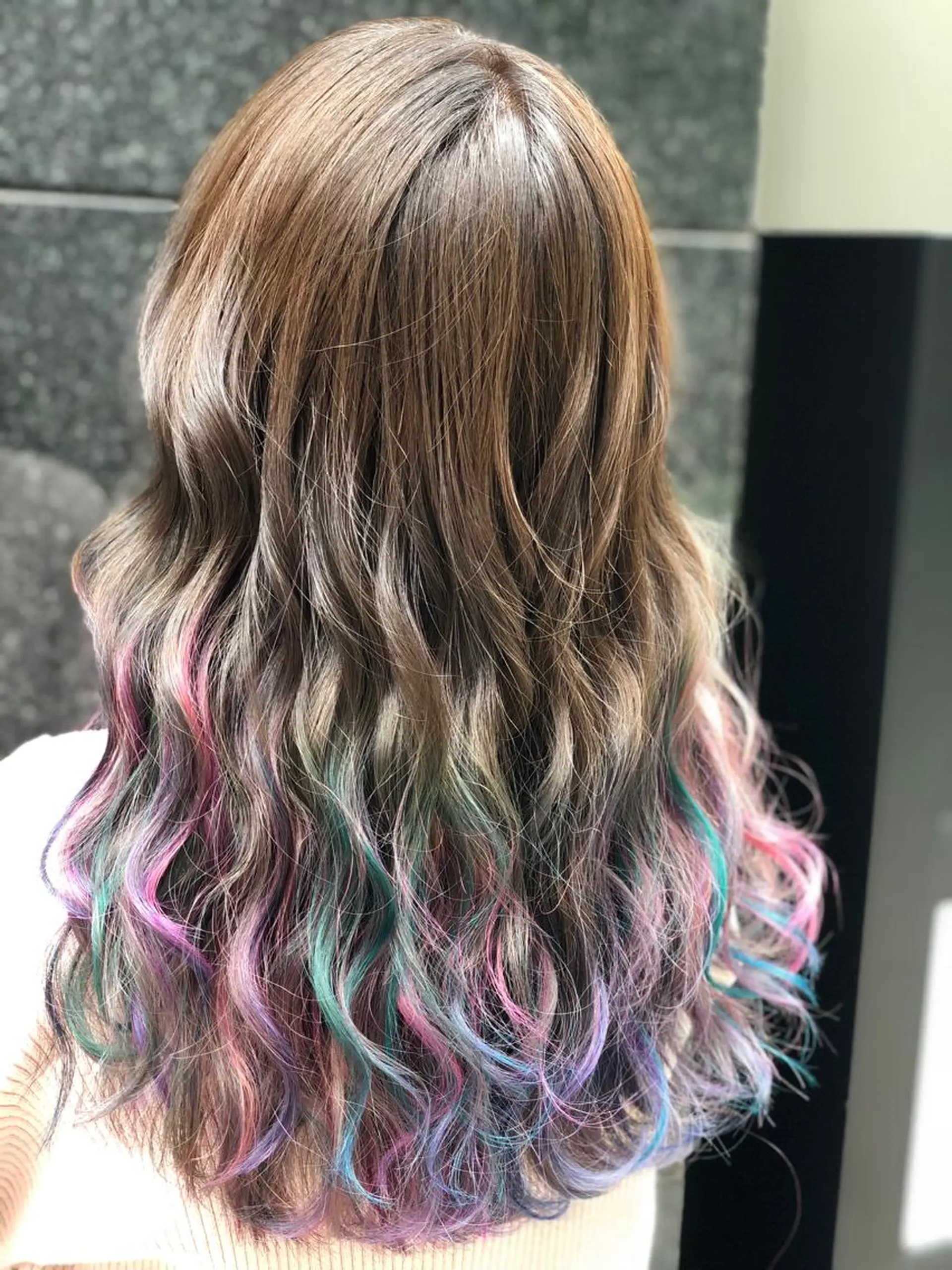 セミロング カラー デザインカラー ユニコーンカラー 海外レイヤー/ 梅田美容室のヘアスタイル
