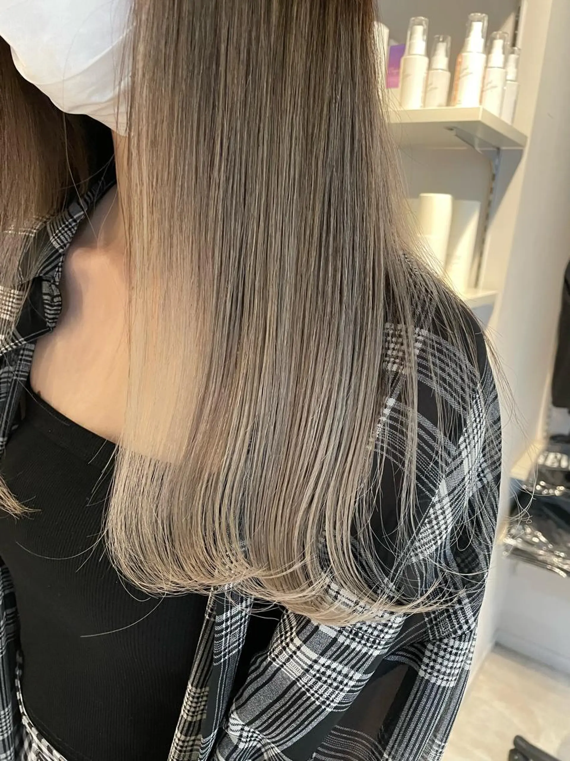 セミロング カラー グラデーションカラー ブリーチ👩‍🦳/ ‪✂︎MANAMIのヘアスタイル