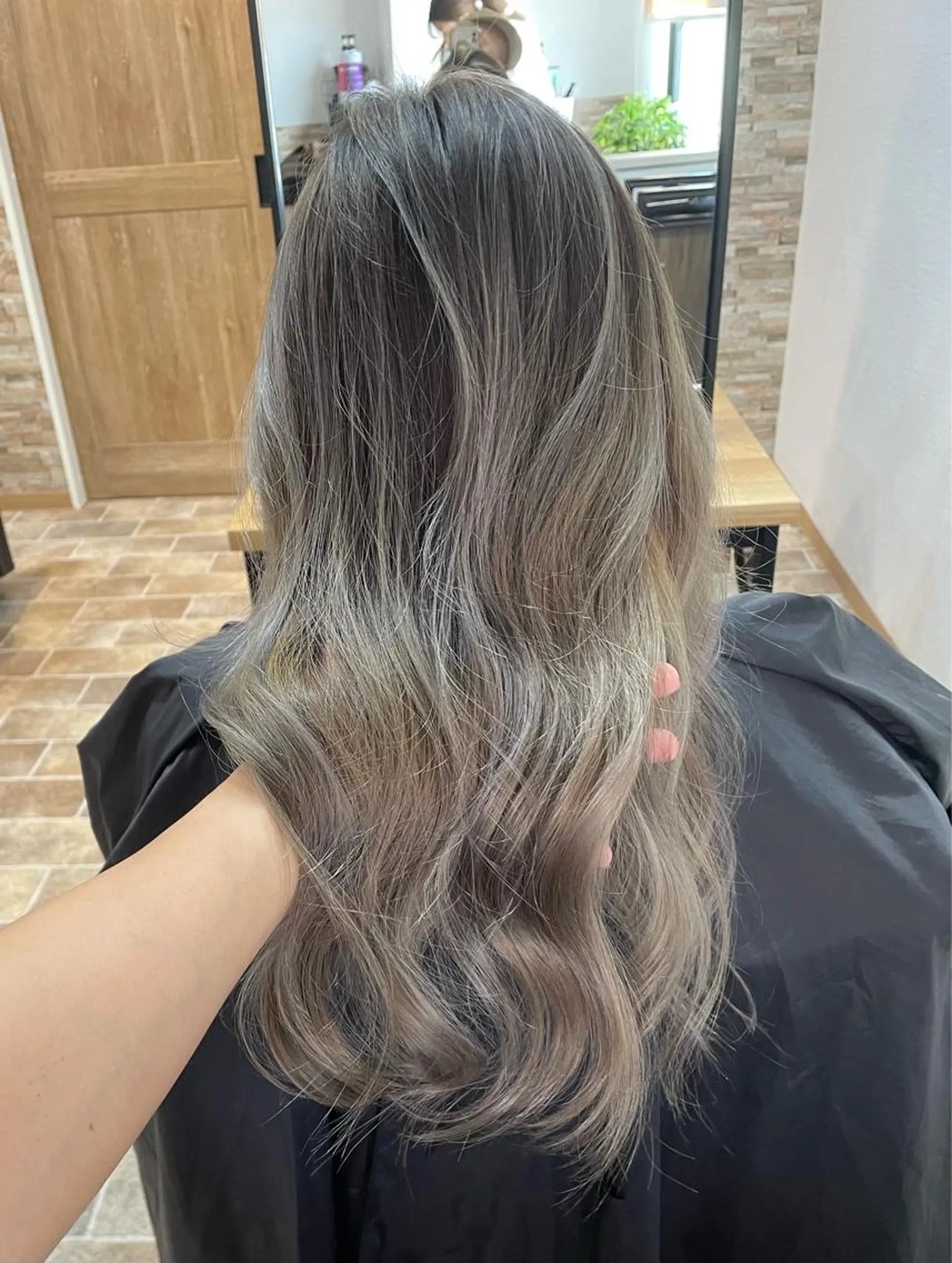 ロング カラー バレイヤージュ レイヤーカット カット ヘアカラー YUI/ ブリーチカラー🌷のヘアスタイル