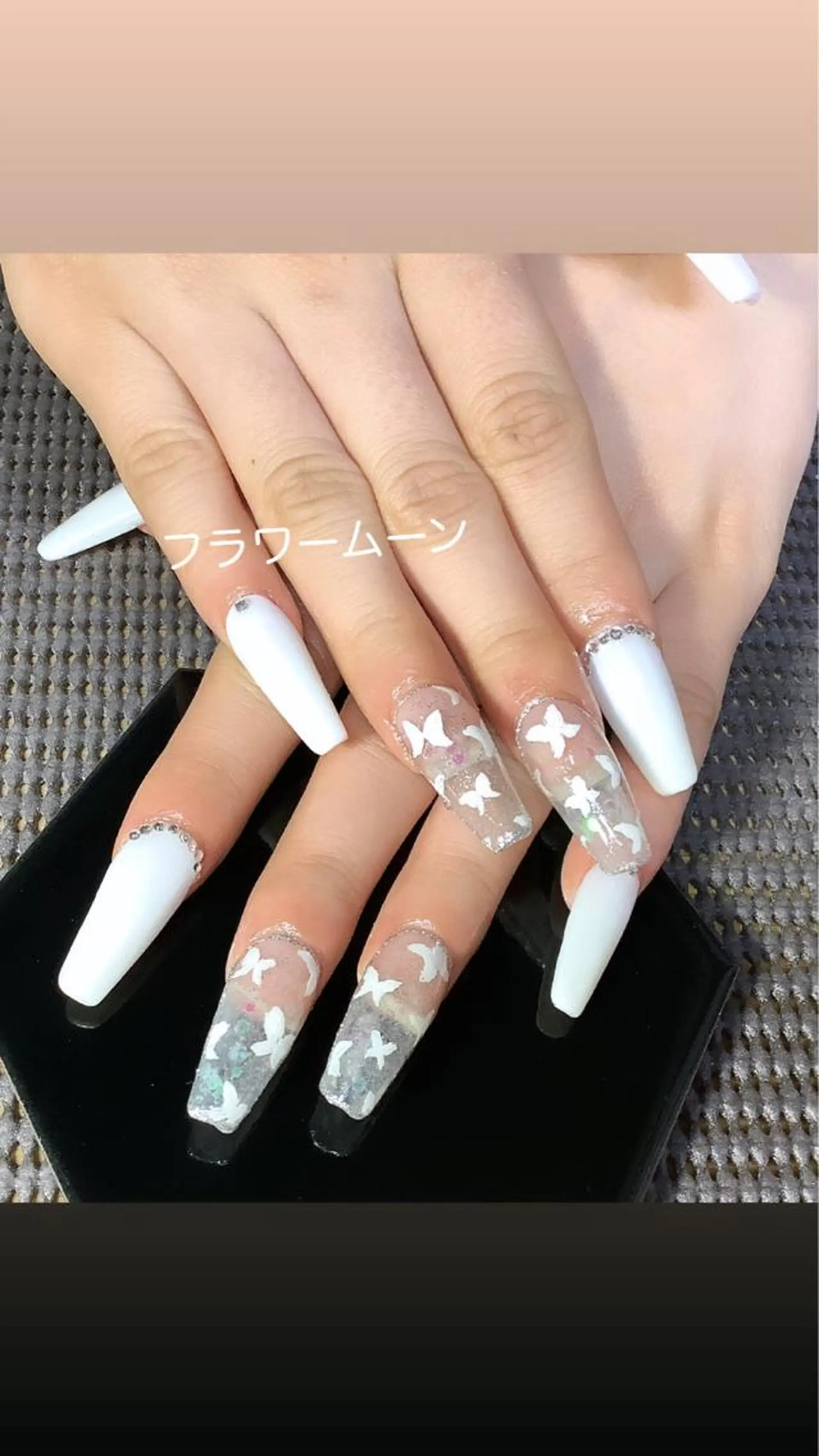 ネイル フラワー ムーンのネイルデザイン