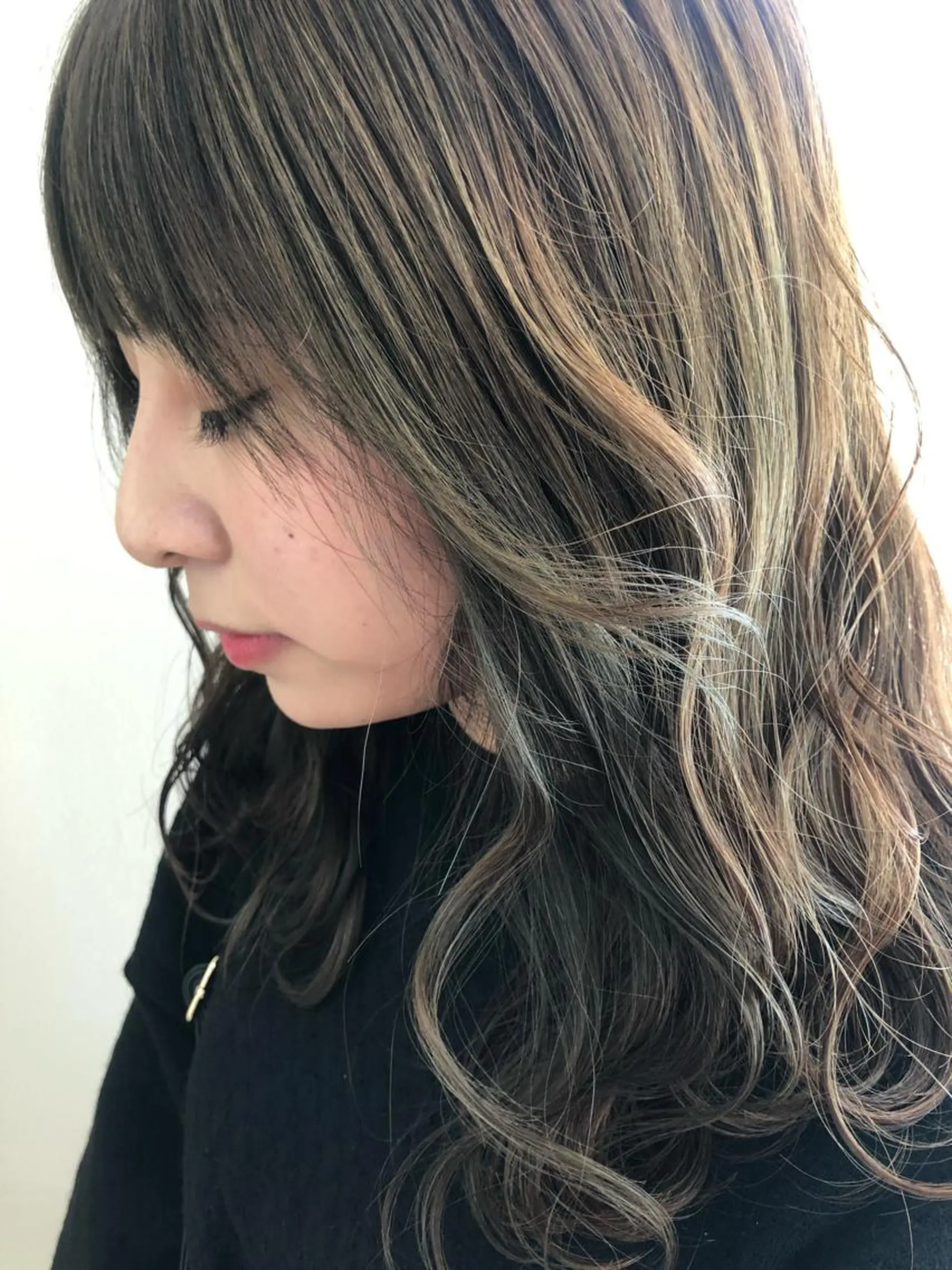 ロング カラー グレージュ ハイライトカラー ミント ハイライト 盛れるレイヤーカット 得意🌹井上美沙のヘアスタイル