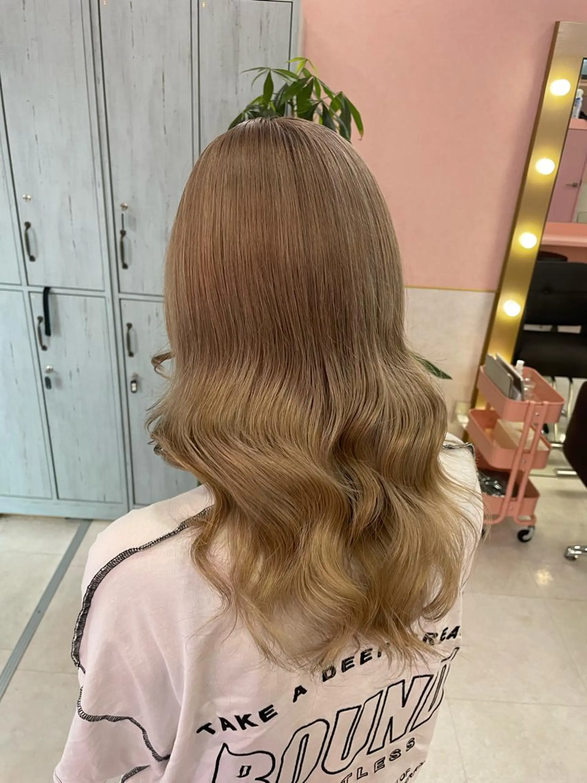 ミディアム カラー アッシュ アッシュグレー アッシュグレージュ バレイヤージュ ミストバング ブリーチ✖️レイヤー MANATO🎨🌈のヘアスタイル