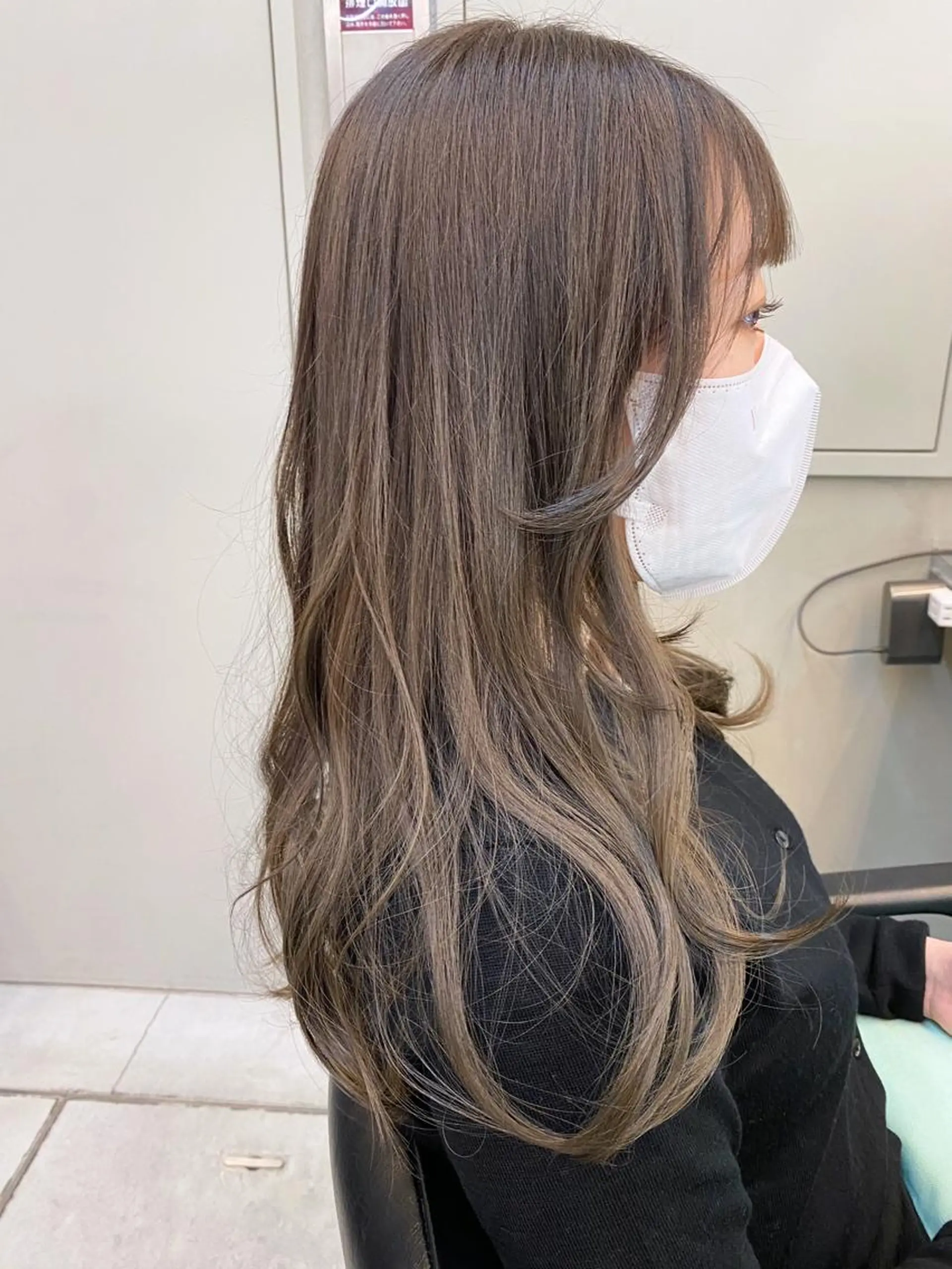 ロング カラー ヘアカラー トリートメント 岡野 静華のヘアスタイル