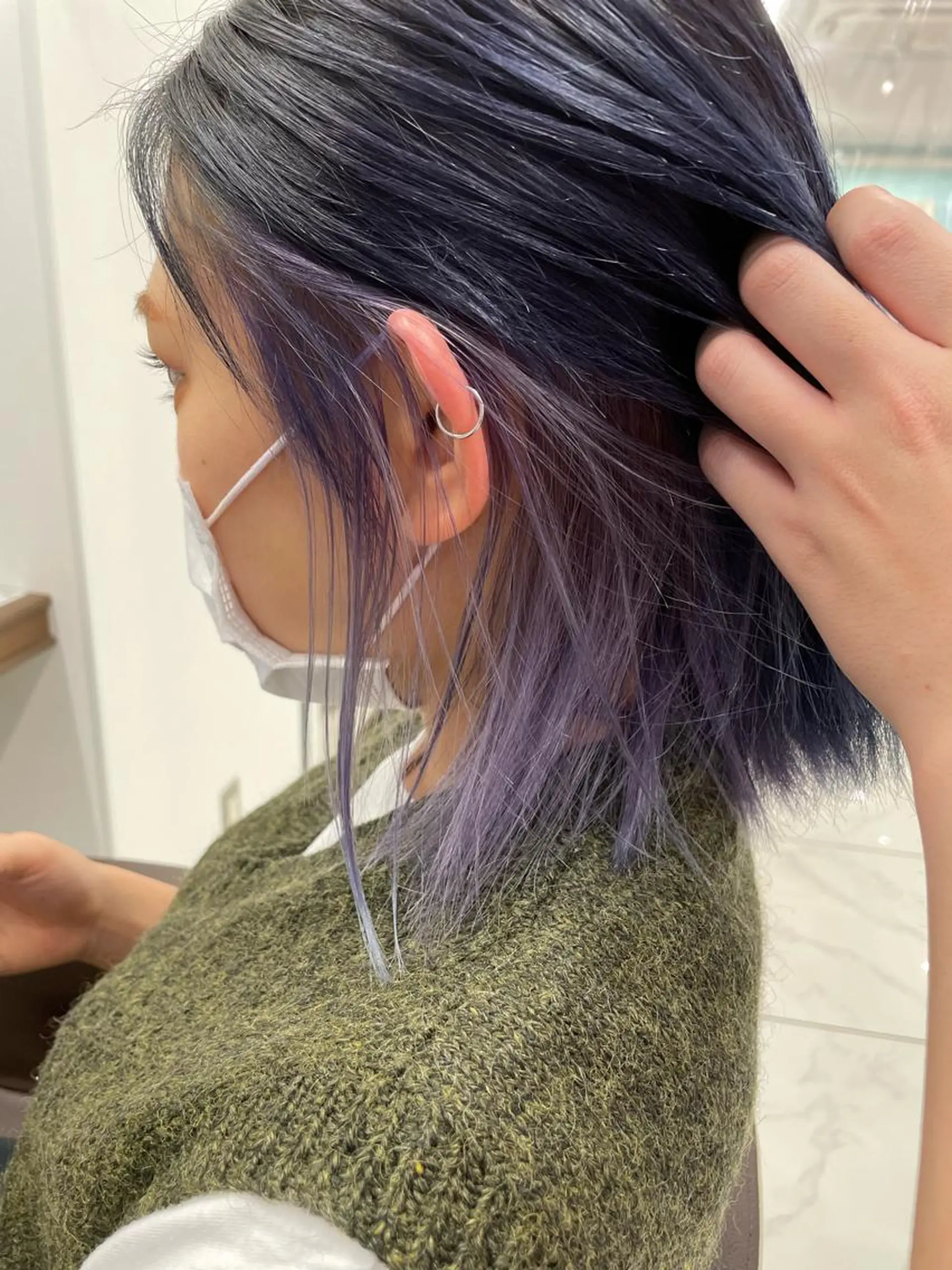 ミディアム カラー インナーカラー シルバー 長妻莉央/縮毛矯正 髪質改善カラーのヘアスタイル