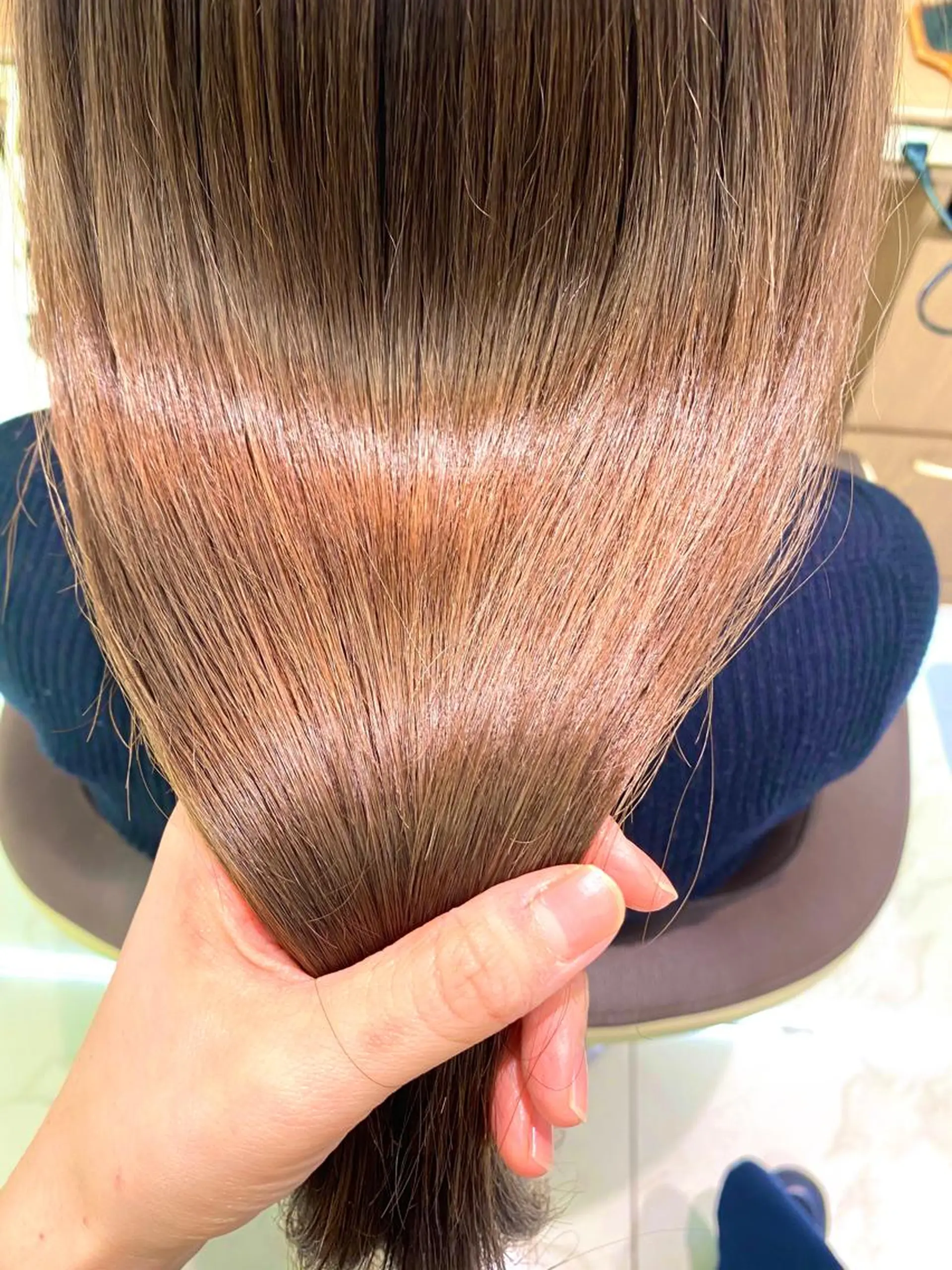 セミロング パーマ 渡部凌我 小顔ウルフ ハイトーンカラーのヘアスタイル