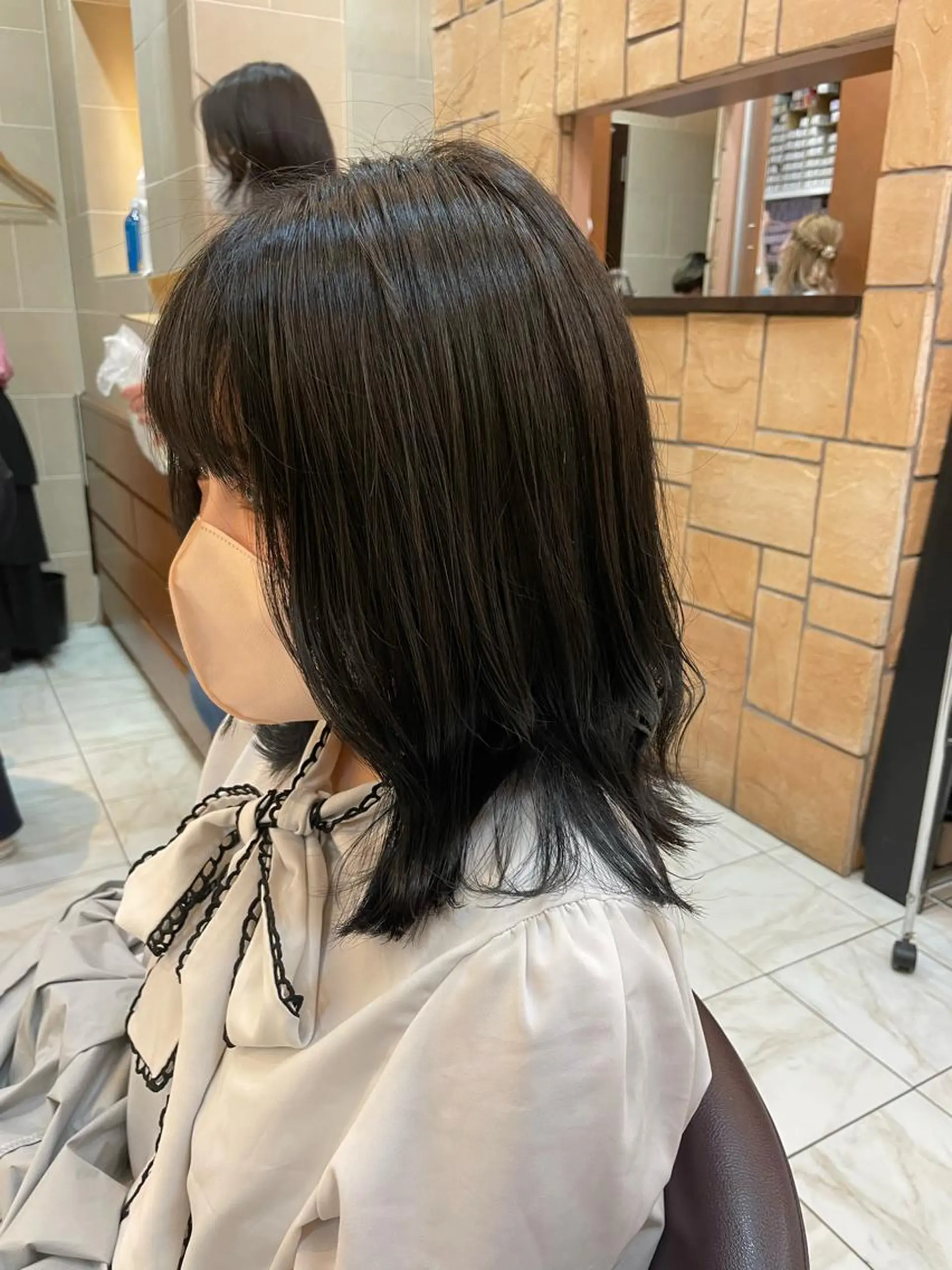 ミディアム 千葉 香奈のヘアスタイル