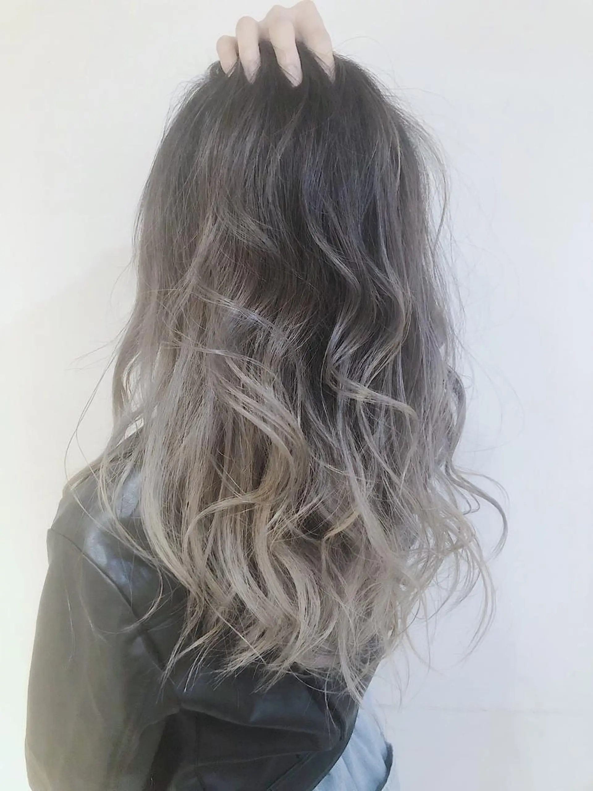 セミロング カラー MOU namba ムウナンバのヘアスタイル