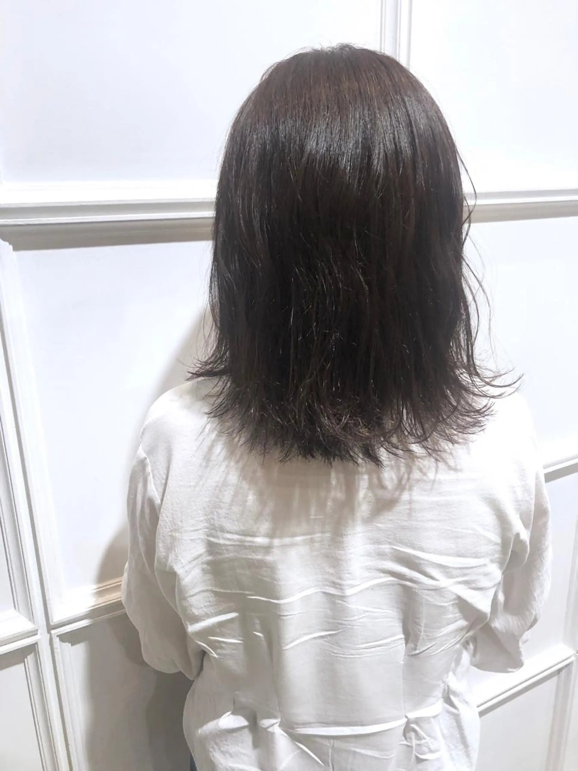 ミディアム カラー MIOベージュカラー 柔らかいカラーのヘアスタイル