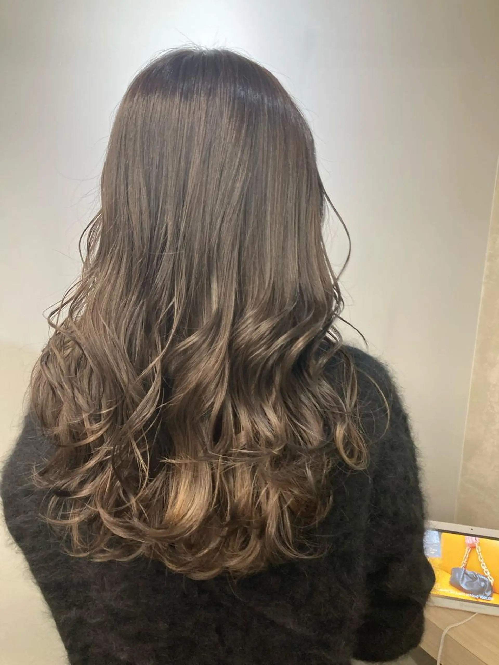 セミロング カラー グレージュ アイスグレージュ ヘアカラー ブリーチ&似合せボブ 田中寛十のヘアスタイル