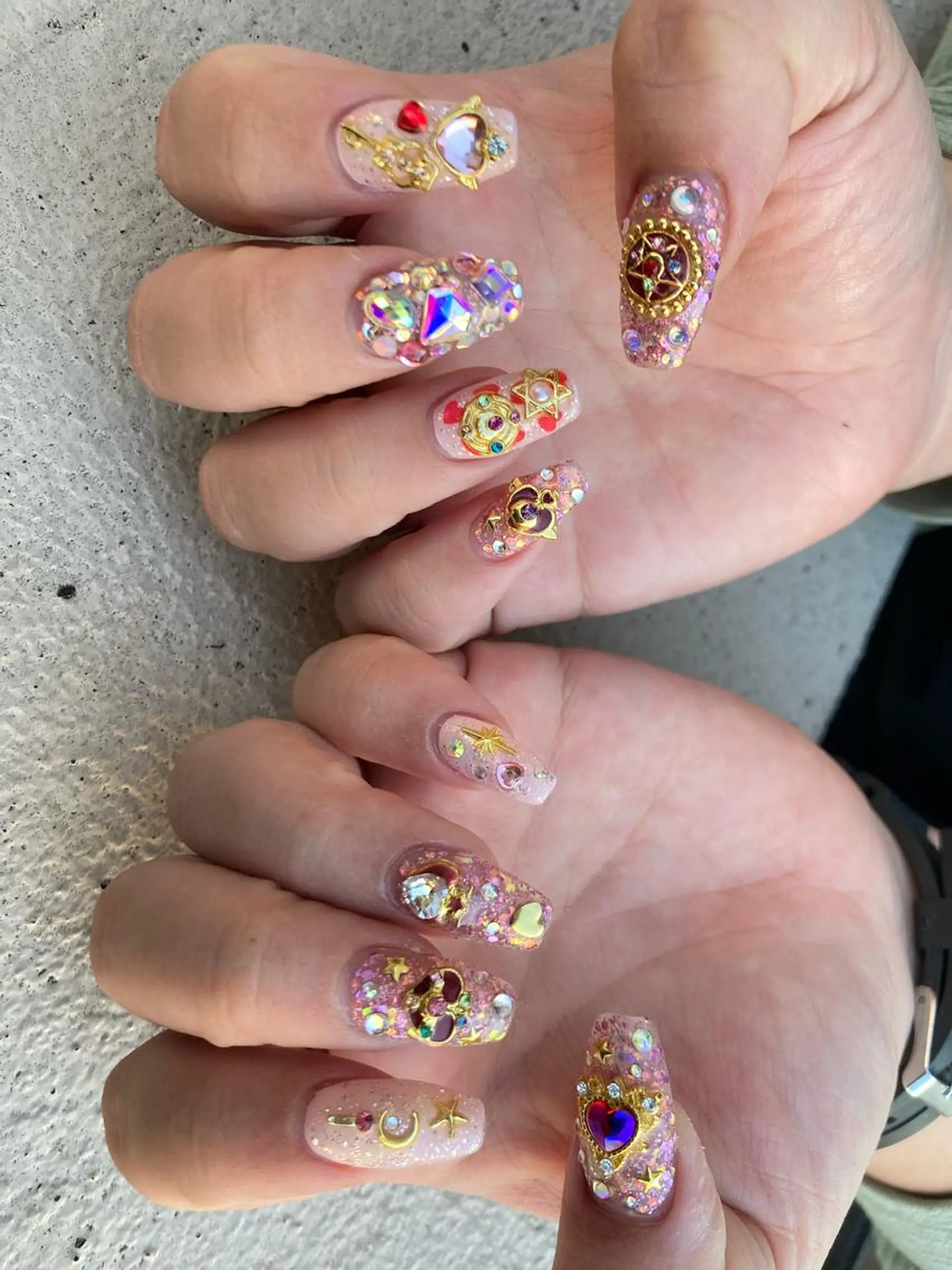 ミディアム ネイル ハンドネイル フットネイル ✴︎ Delightのネイルデザイン