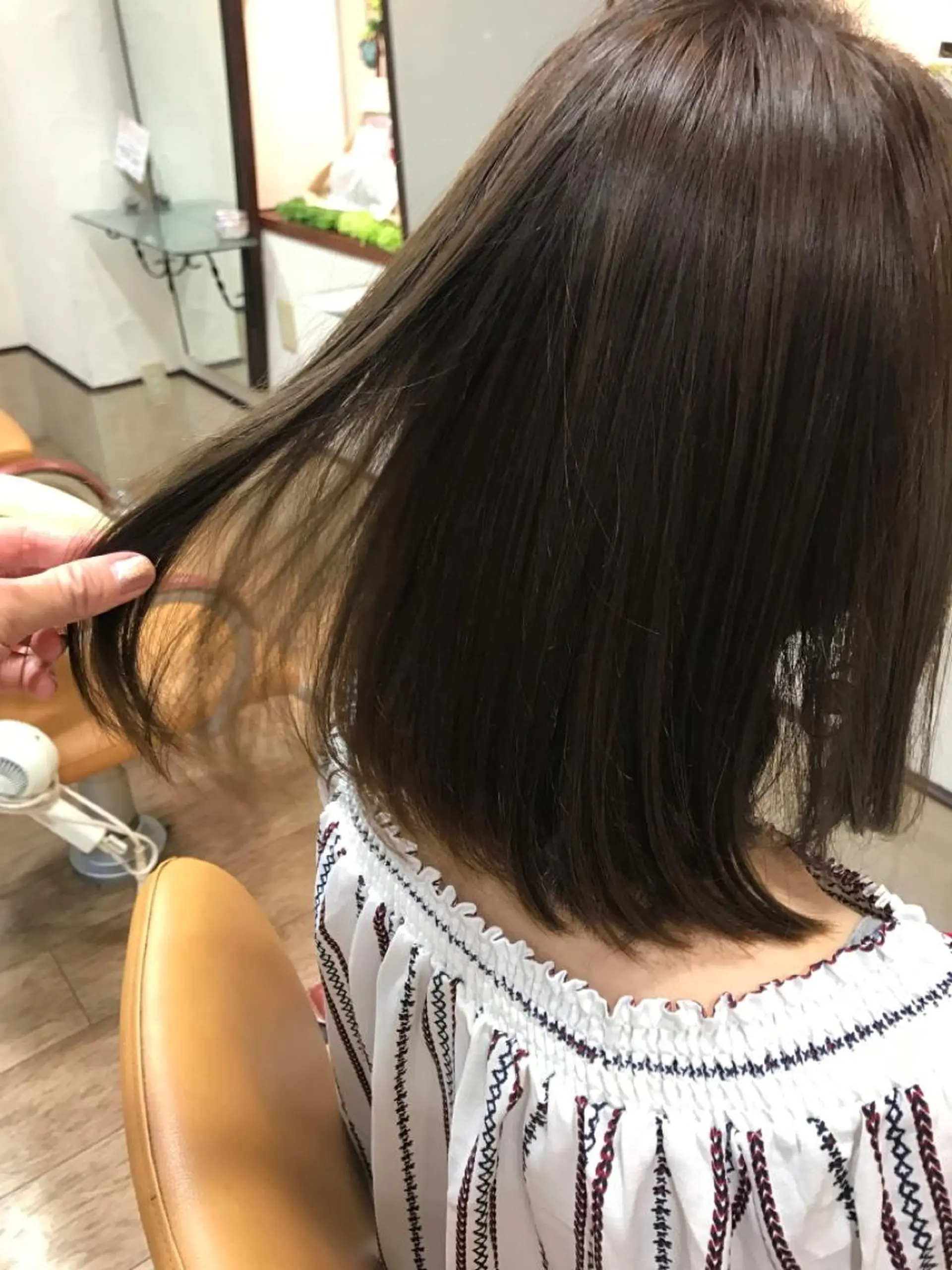 ミディアム カラー ブラウンカラー オリーブブラウン サプリームヘア 飯田みち瑠のヘアスタイル