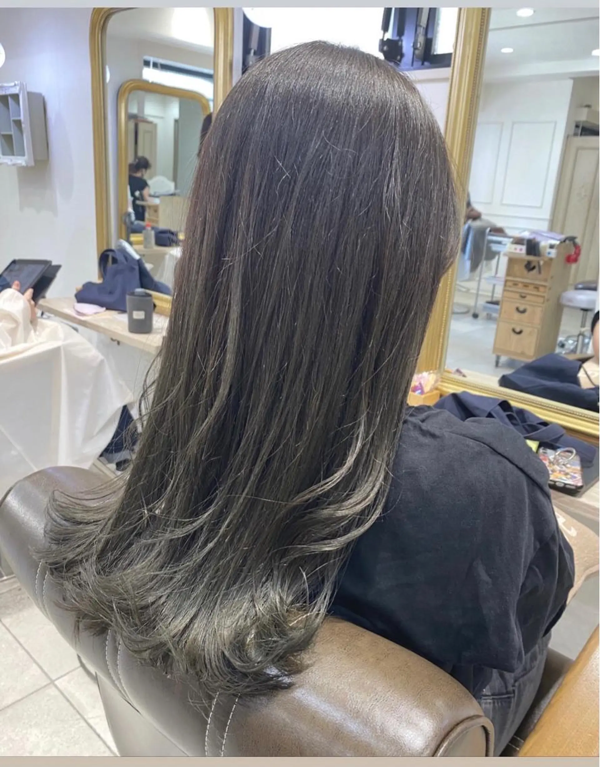 ロング カラー ブリーチ シルバー ミルクティーベージュ /三村克彦のヘアスタイル