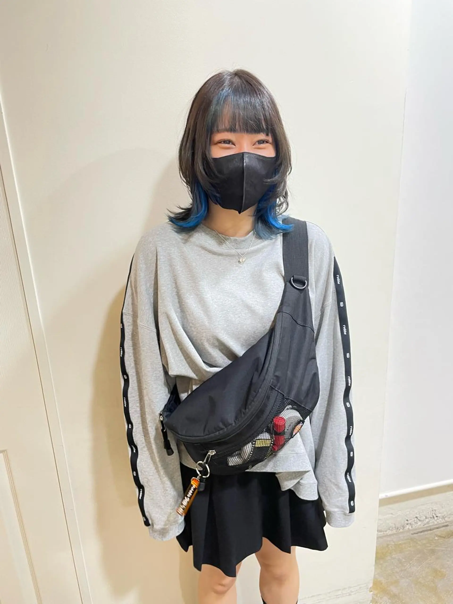 ミディアム カラー ブルーカラー ウルフカット ヘアカラー トリートメント MIOベージュカラー 柔らかいカラーのヘアスタイル