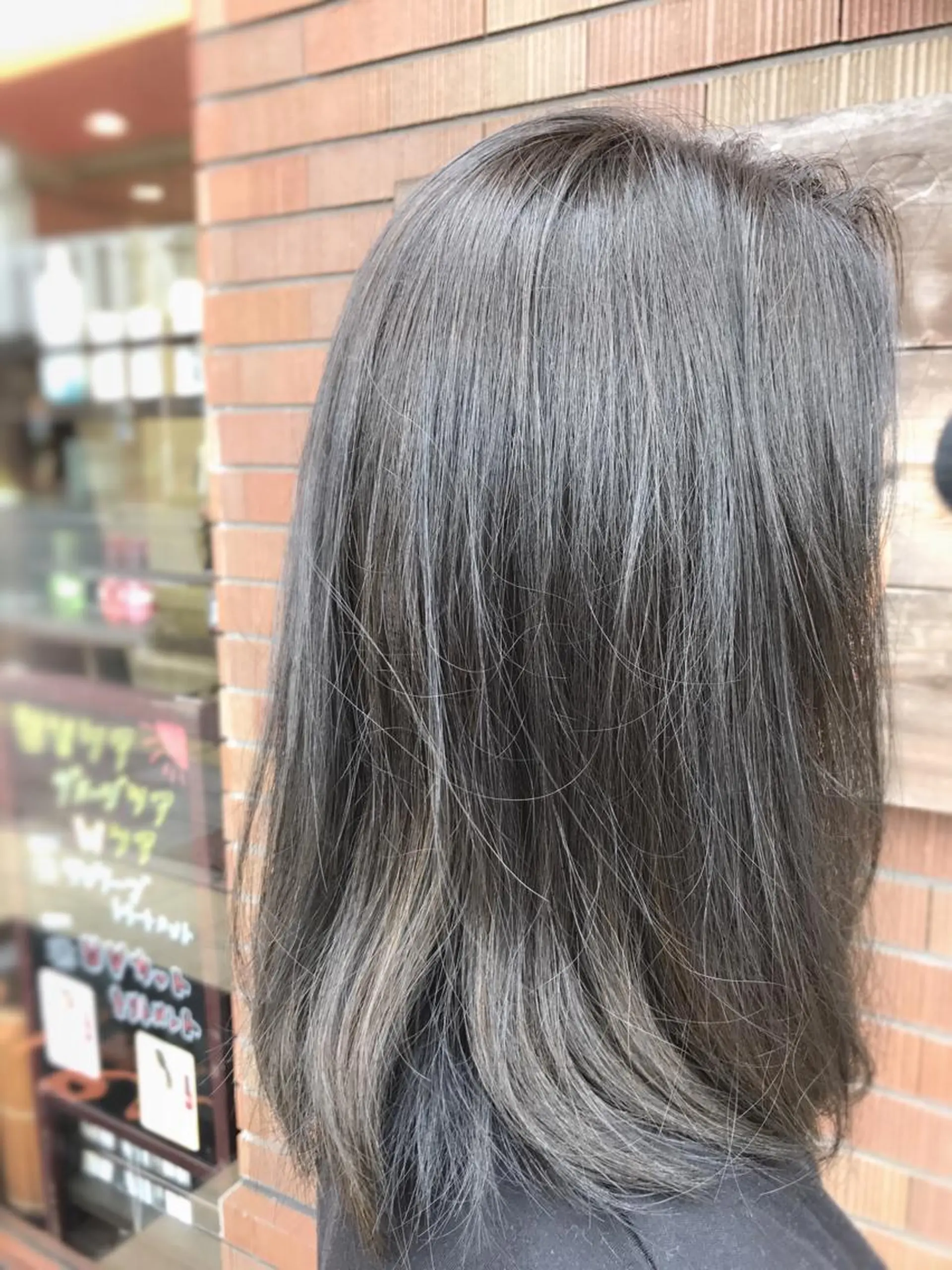 ミディアム カラー パーマ ハイライトカラー ネイビーカラー ハイライト 30代からの上質な ヘアケア  大西のヘアスタイル