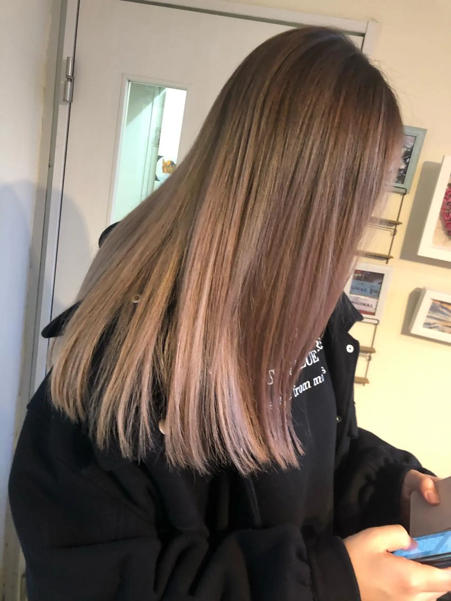 セミロング カット ヘアカラー 韓国レイヤー外国人風 透明感カラー髪質改善のヘアスタイル