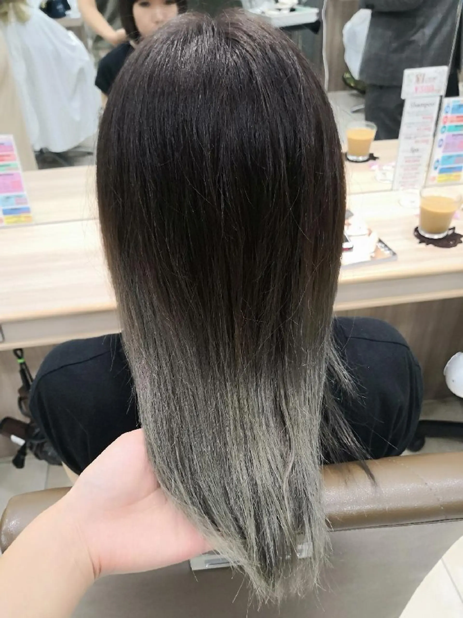 セミロング 🩶ハイライトカラー 🩶ASH西葛西鈴木のヘアスタイル