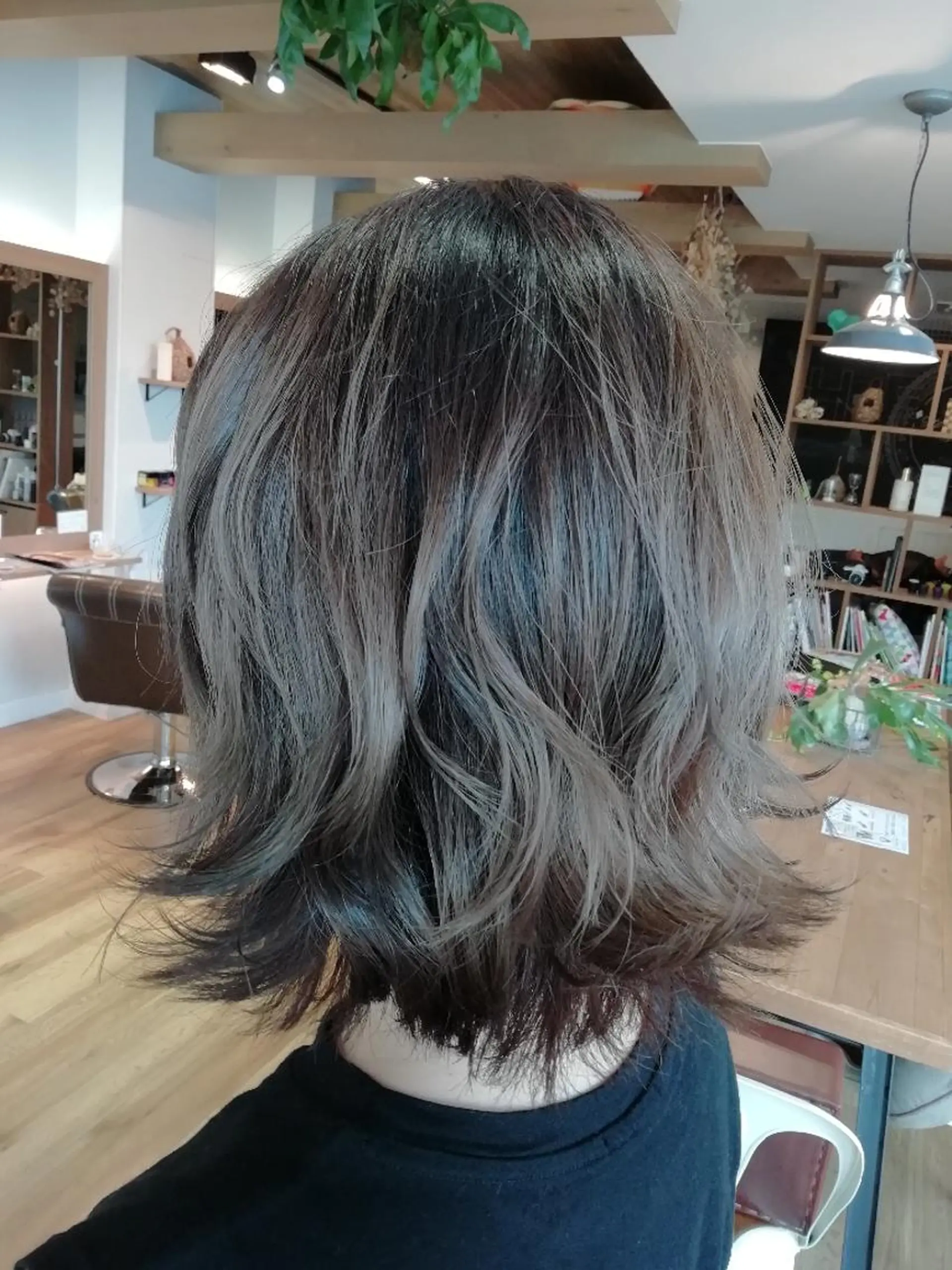 カラー アッシュ ブルーカラー バイオレットカラー ヘアカラー トリートメント 堀 望美のヘアスタイル