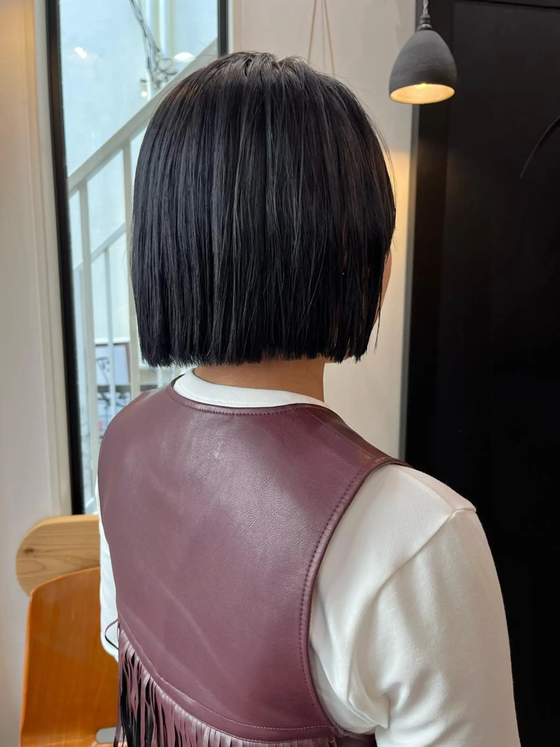 ショート カラー 黒髪 ブルーカラー ブルーブラック ハイトーンカラー kana ARENDのヘアスタイル