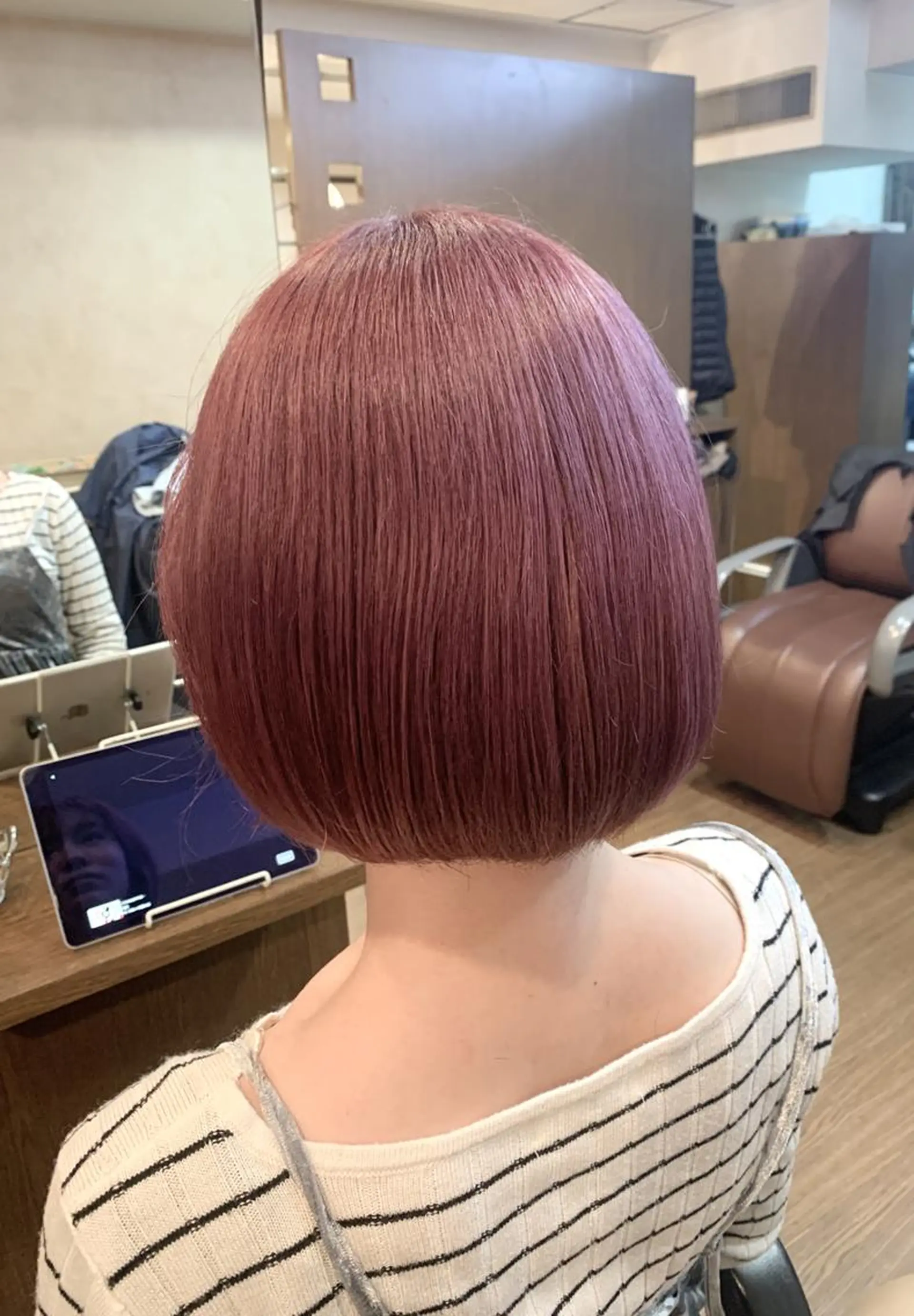 カラー ショート coupe ciseauxのヘアスタイル