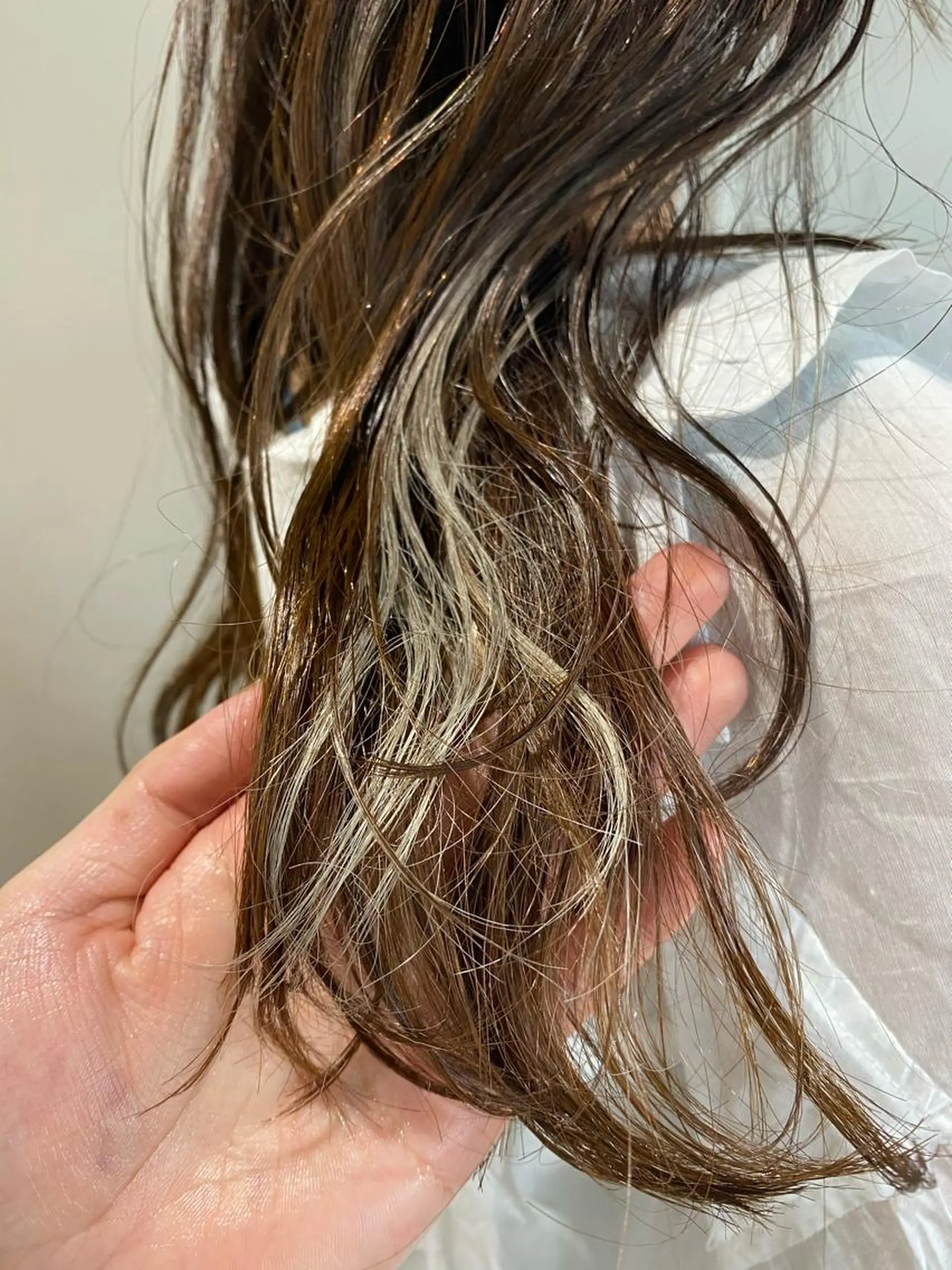 ロング カラー ブリーチ 日野 めぐみのヘアスタイル