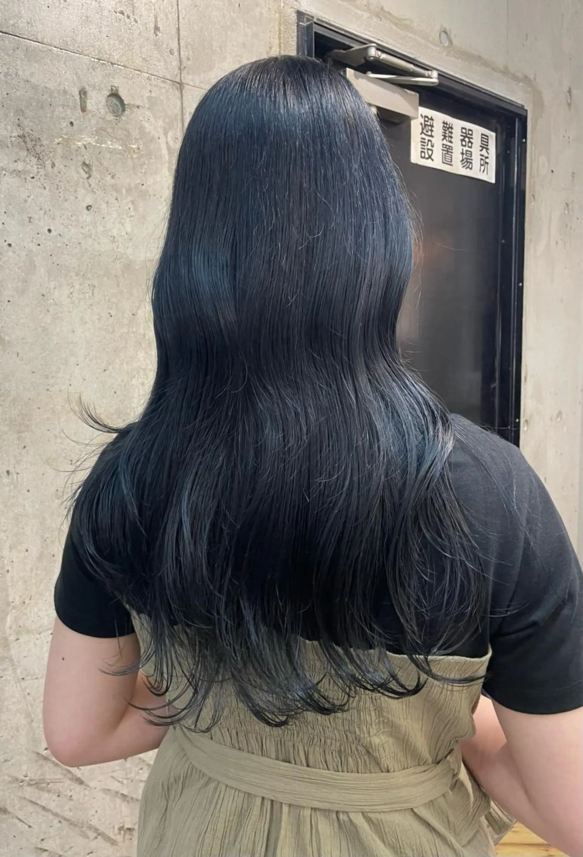 ロング カラー 黒髪 ブルーカラー ブルーブラック lani hair salon所属・SHOTO ハイトー ン/ブロンドカラーのヘアスタイル