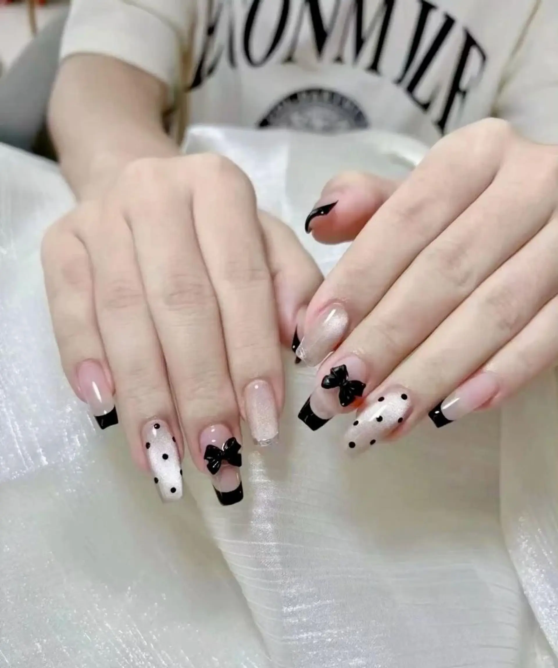 ネイル 長さ出し フレンチネイル グラデーション 卒業式 マグネットネイル ハンドネイル MIHANA NAILのネイルデザイン