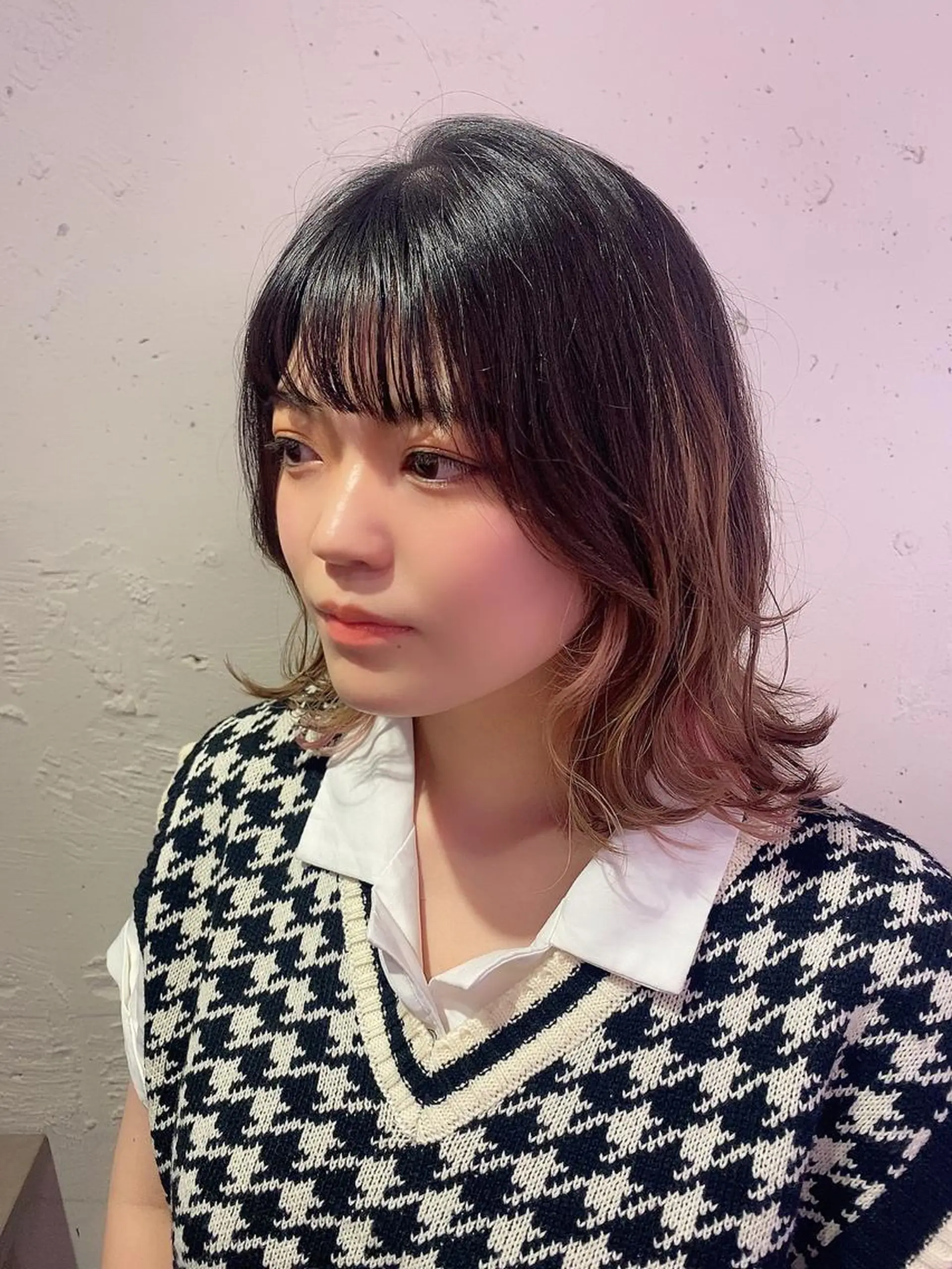 ミディアム 小顔カット 外ハネヘア インナーカラー🫶 オタク美容師 山本のヘアスタイル