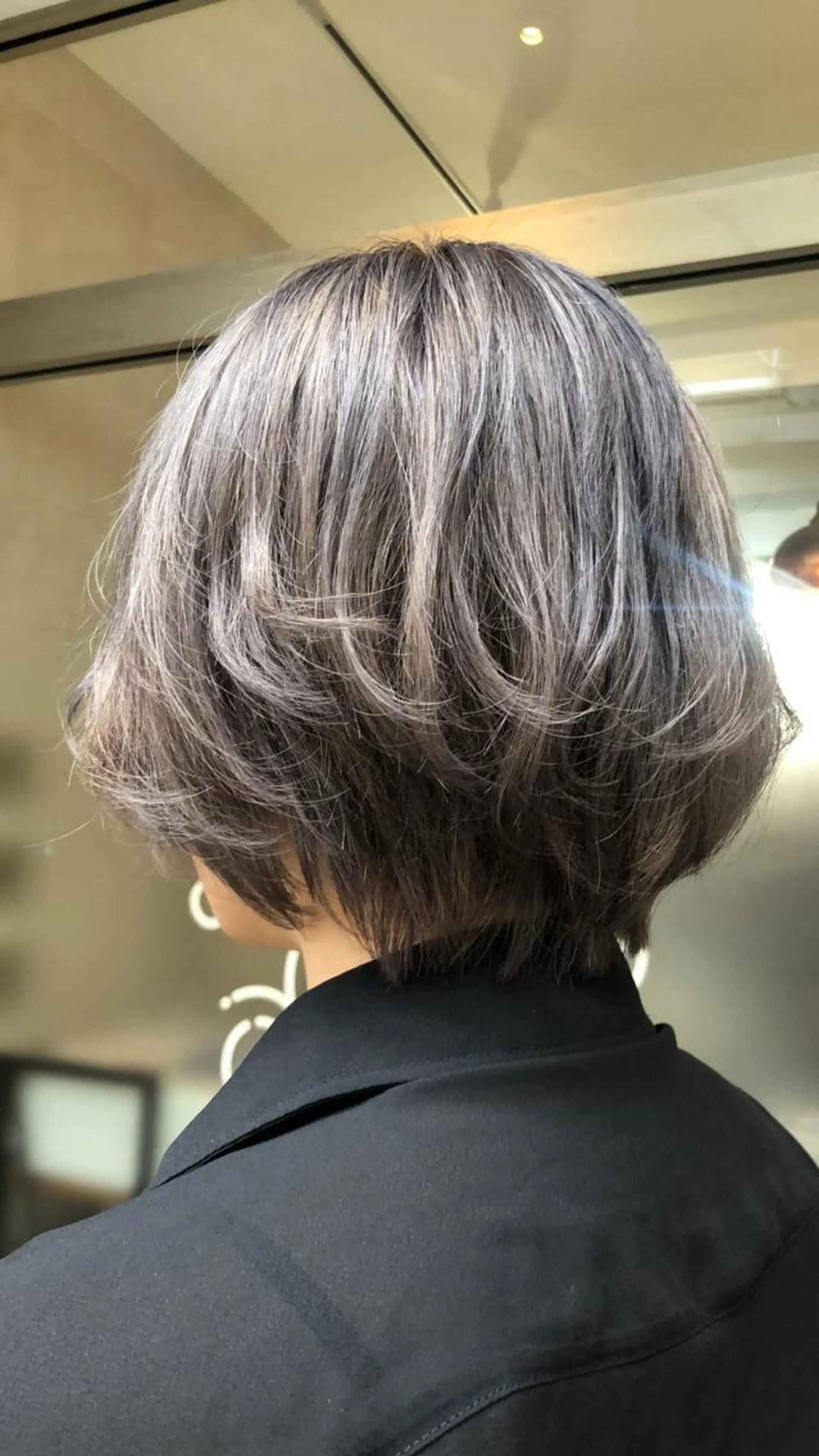 ミディアム カラー ブリーチ ダブルカラー グレージュ ハイライトカラー ハイトーンカラー LadyBeetle 山本泰史のヘアスタイル