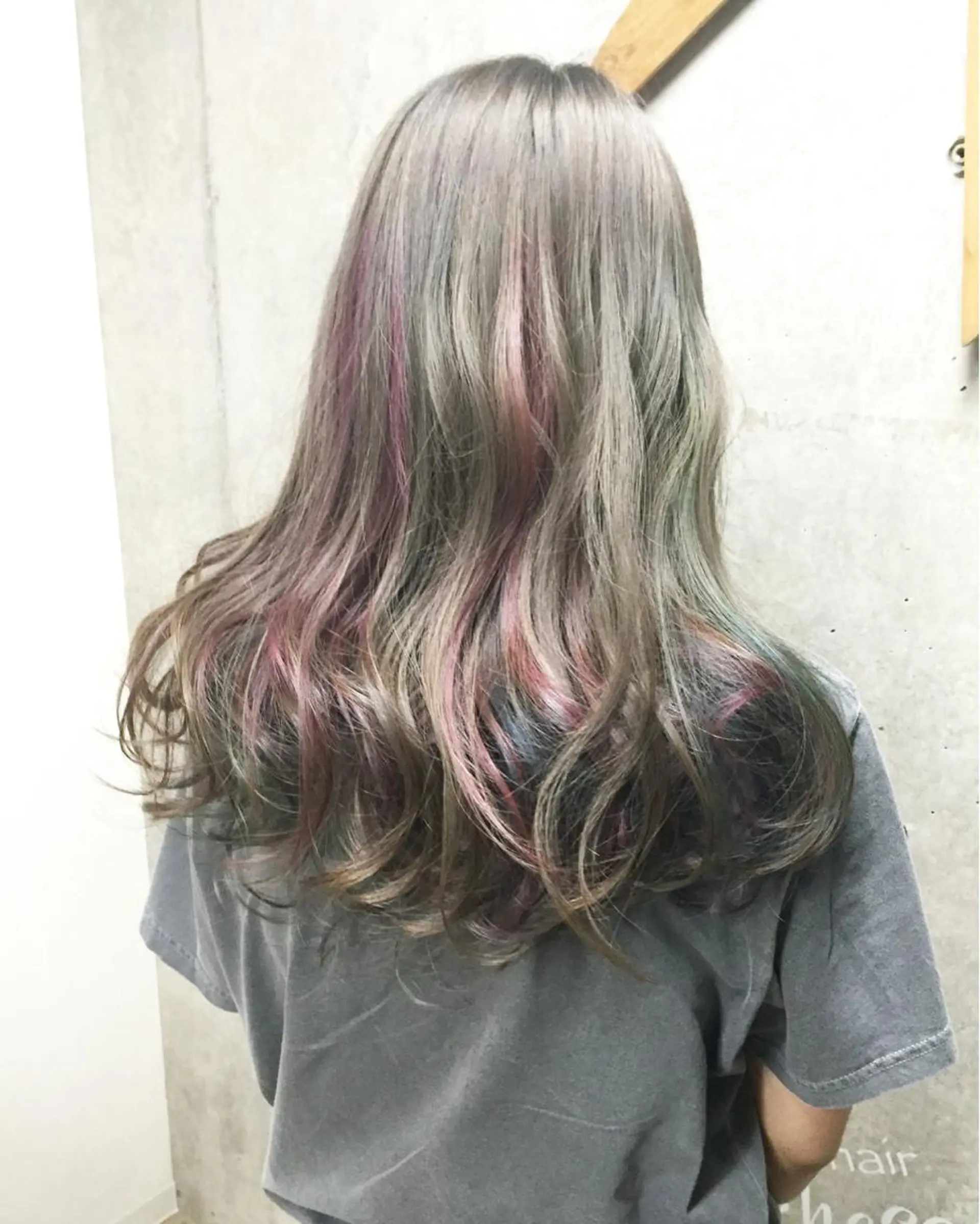 セミロング ロング カラー ピンクカラー 及川 光のヘアスタイル