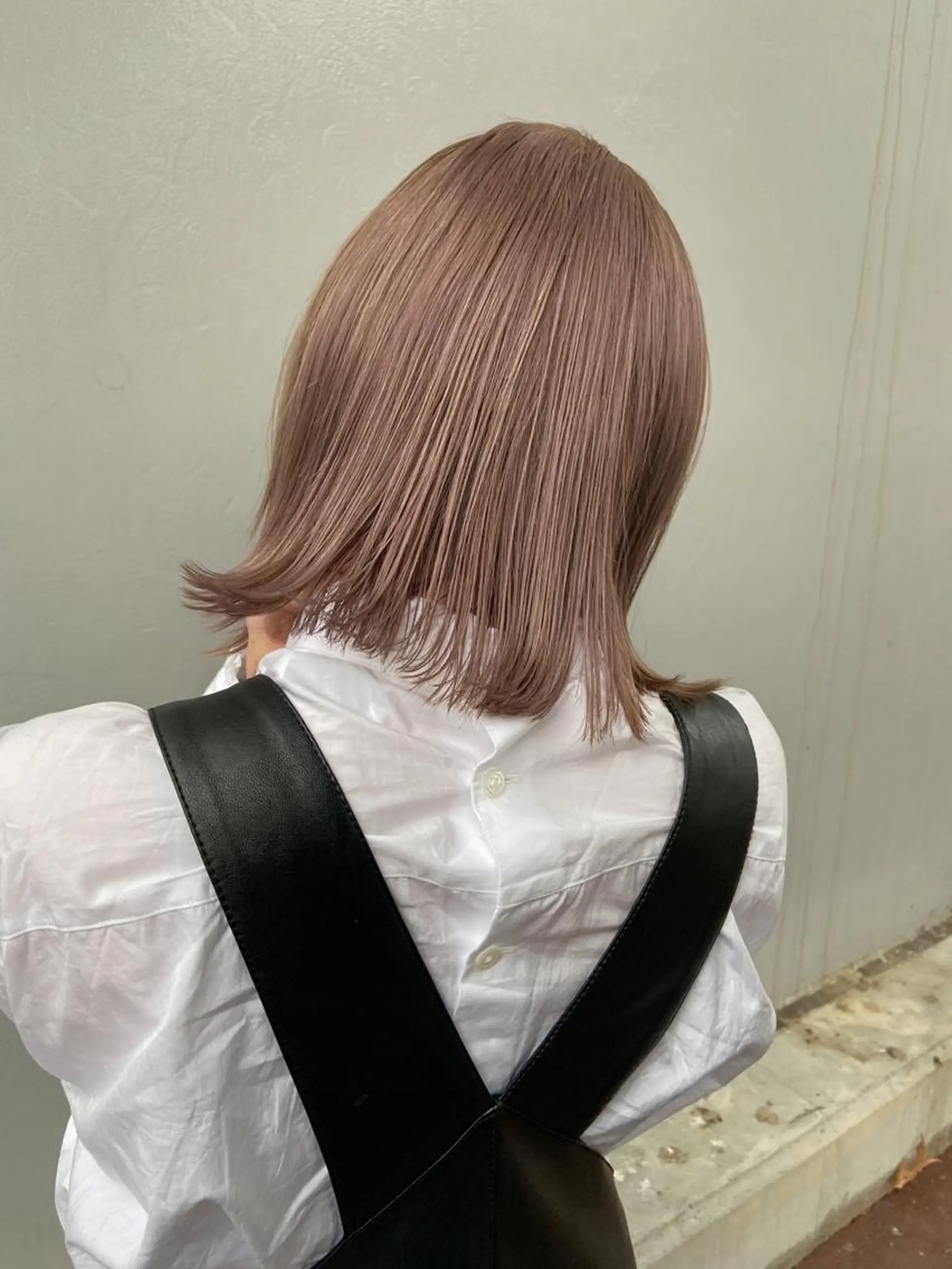 ミディアム カラー 黒髪 ハイライトカラー ハイトーンカラー インナーカラー 卒業式のヘアスタイル ヘアカラー トリートメント 岡本康平/ボブ /ブリーチ/レイヤーのヘアスタイル