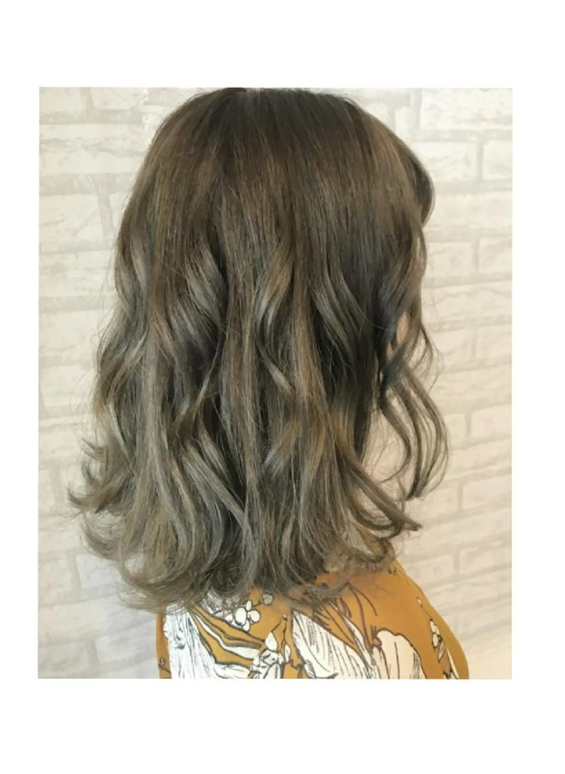 ミディアム カラー グレージュ ハイライトカラー ハイライト JIL BLAN 京都所属・RU RIのヘアスタイル