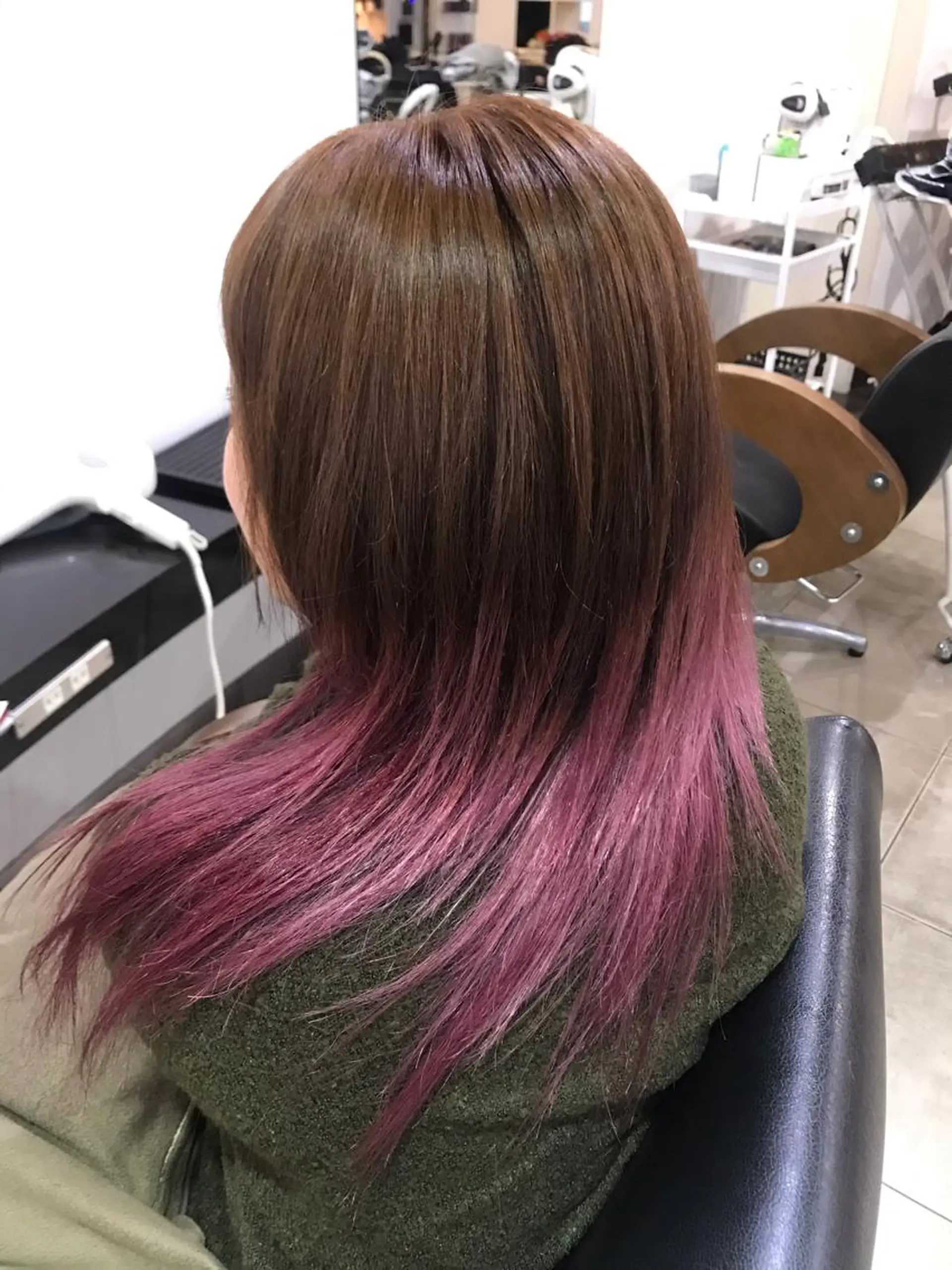 セミロング カラー ヘアアレンジ グラデーションカラー ピンクカラー DISCOHAIRsanc（ルジャルダン町田）所属・烏山 達也のヘアスタイル