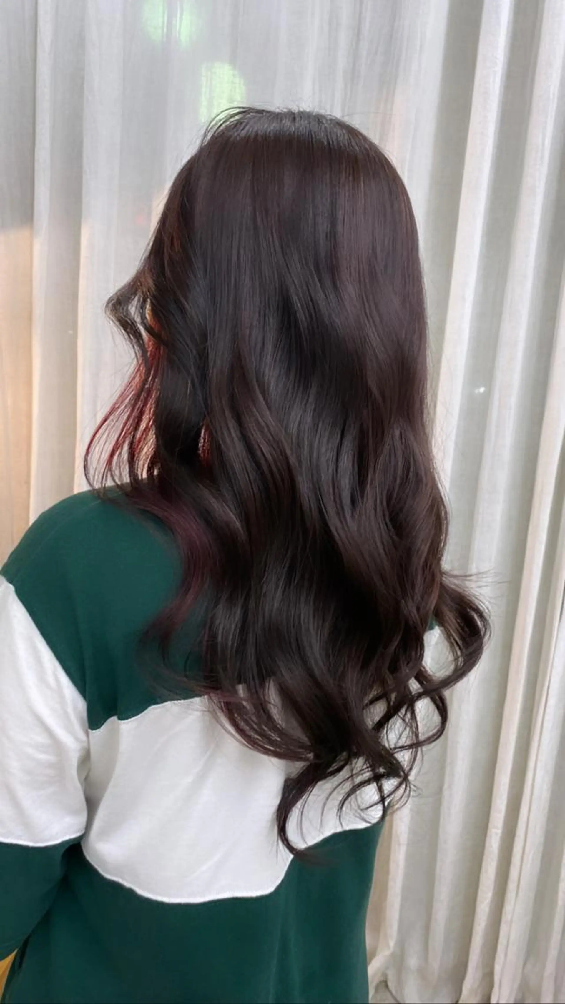 ロング KVELL ユナのヘアスタイル