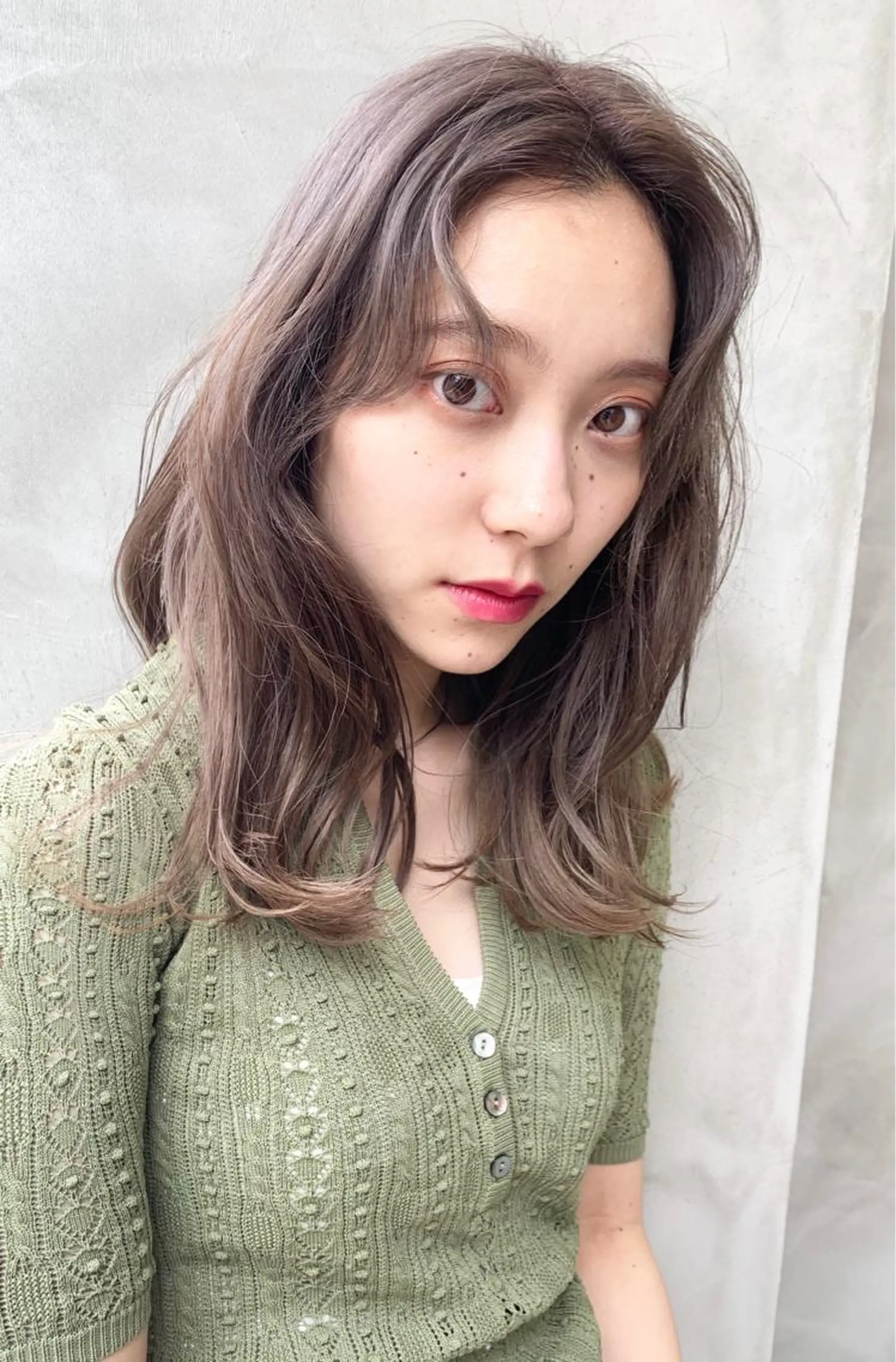カラー 黒髪 ブリーチ ダブルカラー グレージュ 卒業式のヘアスタイル ヘッドスパ (女性限定)🍋モエのヘアスタイル