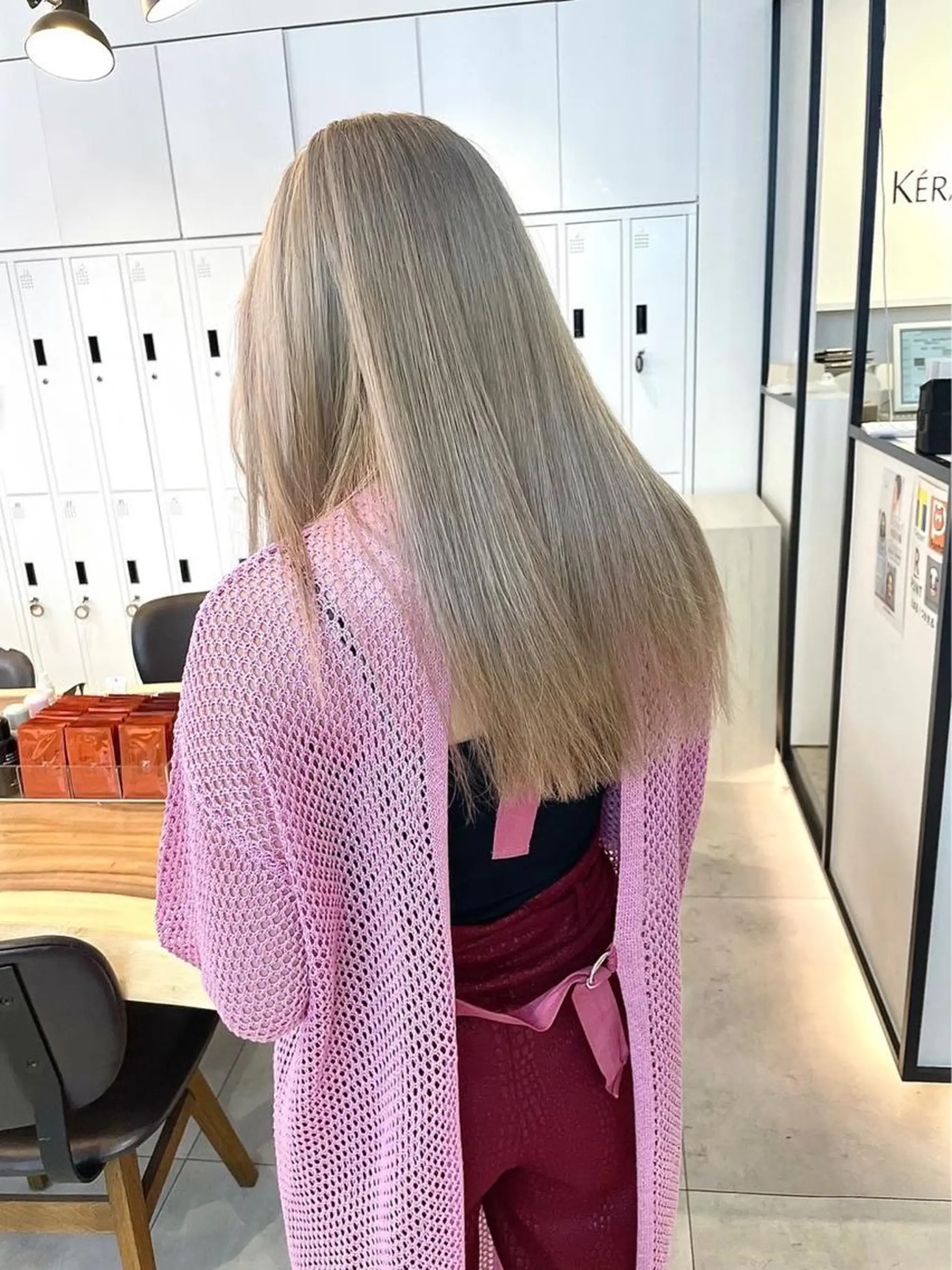 セミロング カラー セミロングパーマ ベージュカラー 黒髪 ブリーチ ブルーカラー 髪質改善 ネイル コトミ🐸のヘアスタイル