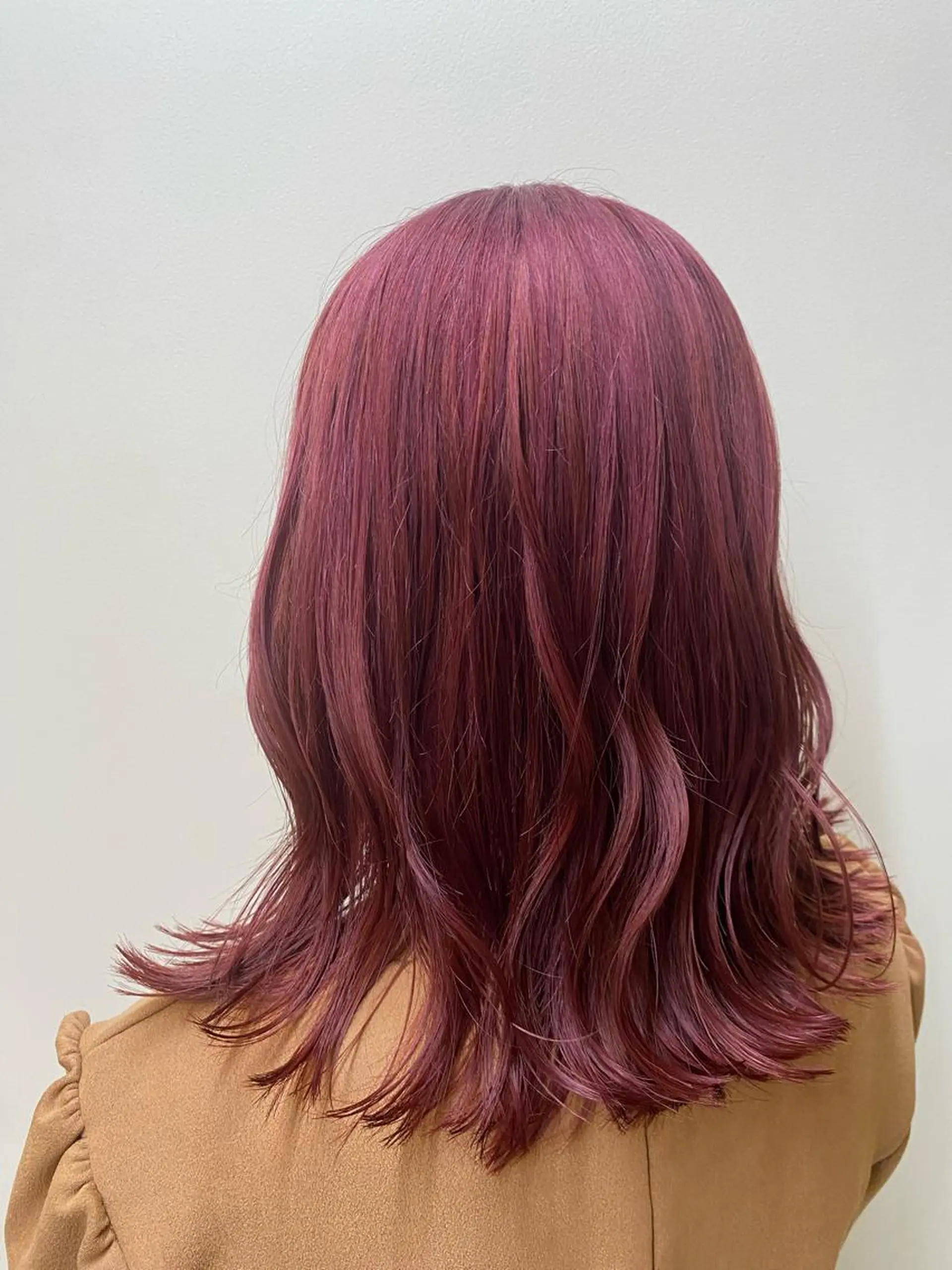 カラー 勝海 絢音のヘアスタイル