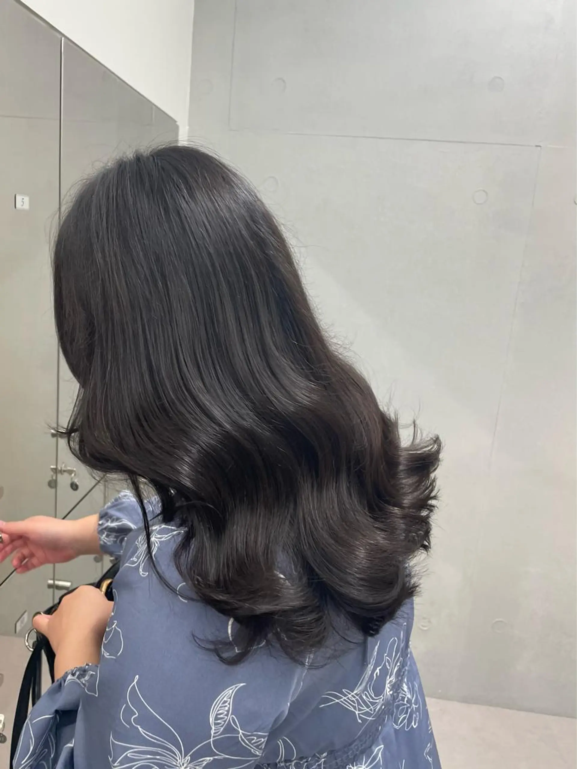 ロング カラー IO イオリのヘアスタイル