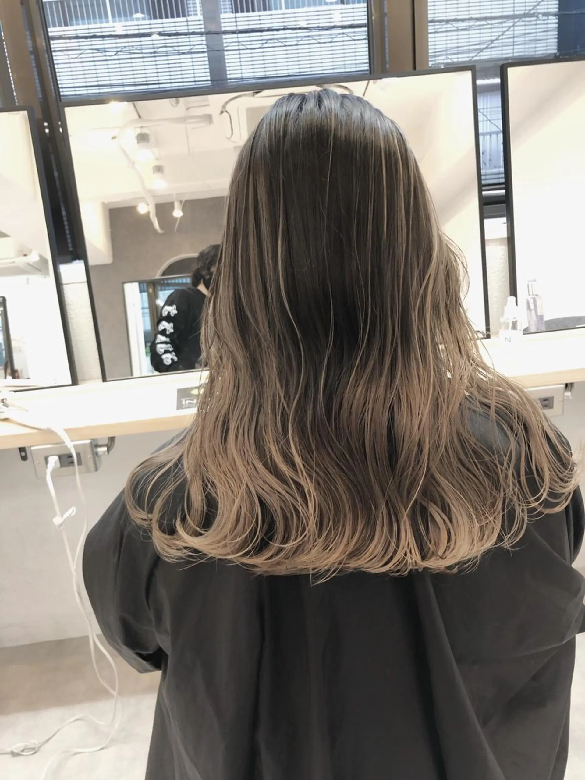 ロング カラー バレイヤージュ ブリーチ ケアブリーチ レイヤーカット ヘアカラー 山崎 俊介のヘアスタイル