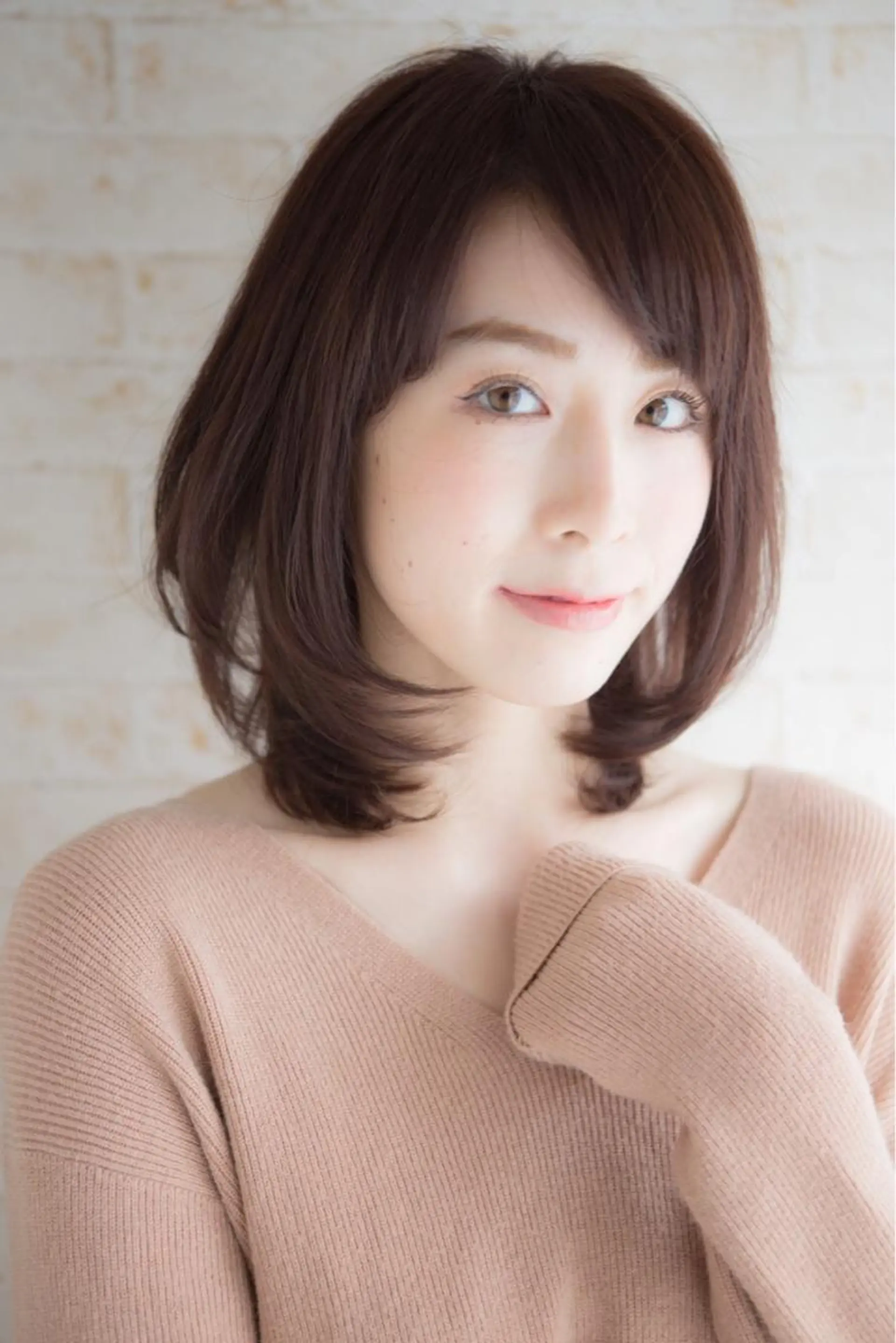 ミディアム カラー レイヤーカット 角 大輔のヘアスタイル
