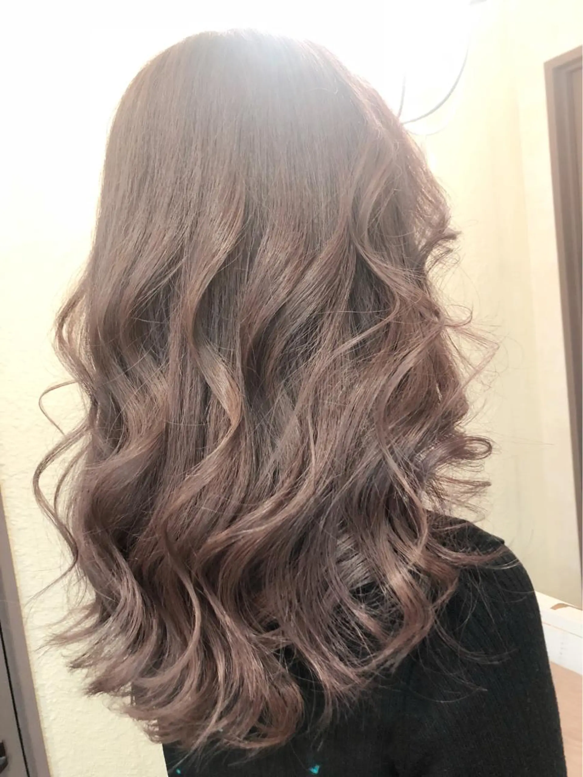 セミロング アッシュ アッシュブラウン カット ヘアカラー 田井中 悠紀のヘアスタイル