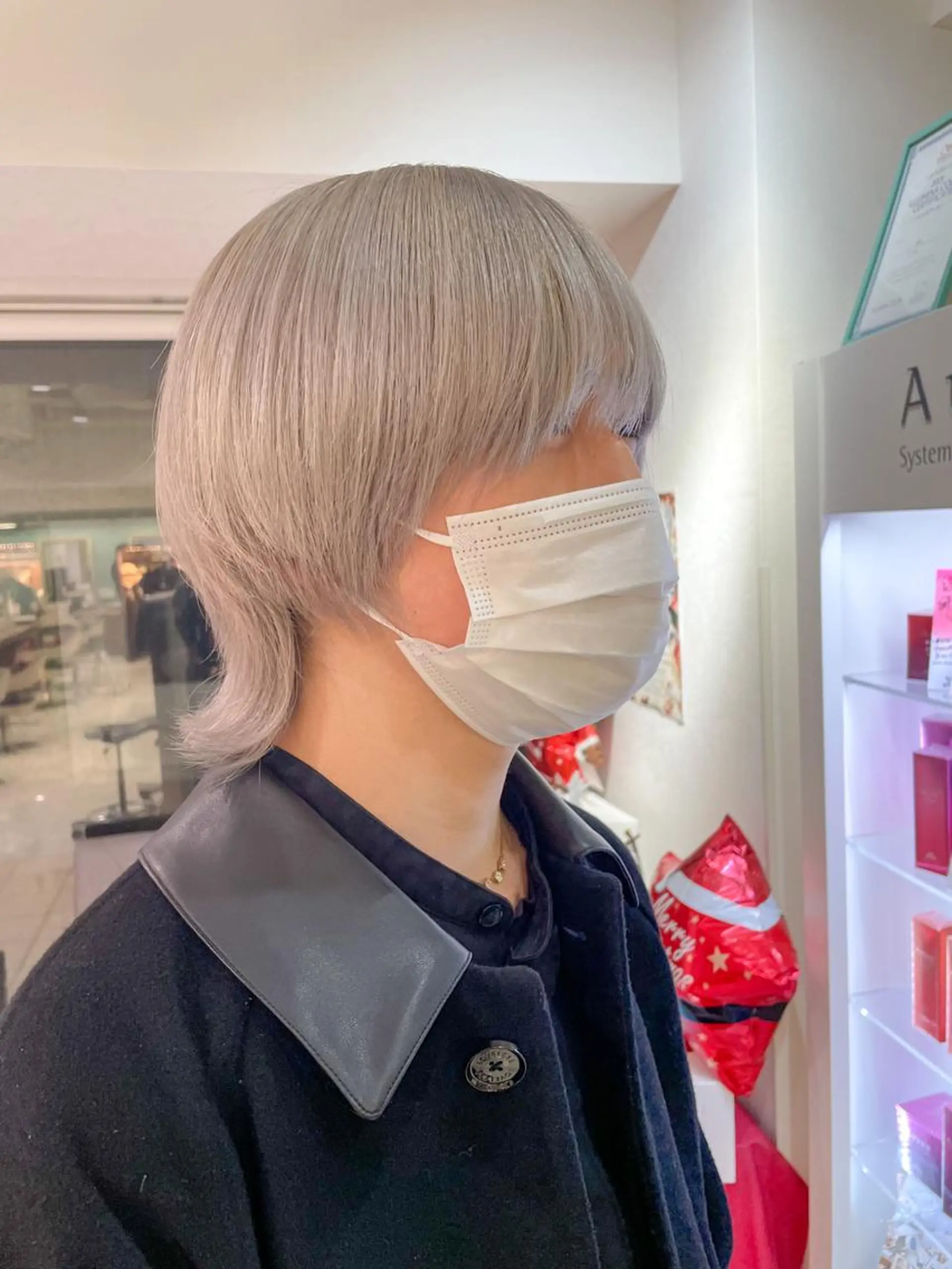 ミディアム カラー メンズ 渡部凌我 小顔ウルフ ハイトーンカラーのヘアスタイル