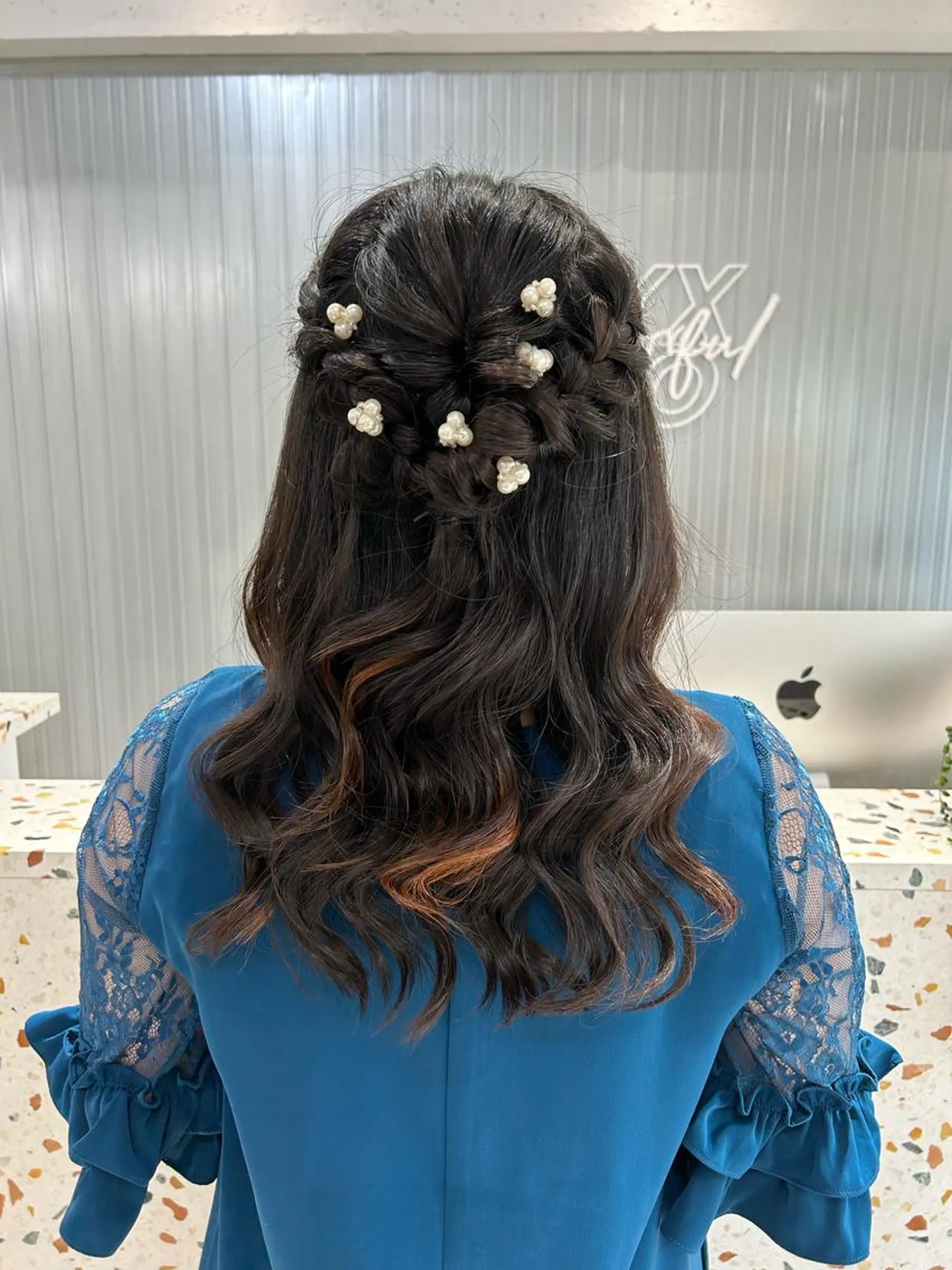 セミロング カラー ヘアアレンジ ハーフアップ 卒業式ヘアセット🎀 ヘアアレンジのヘアスタイル