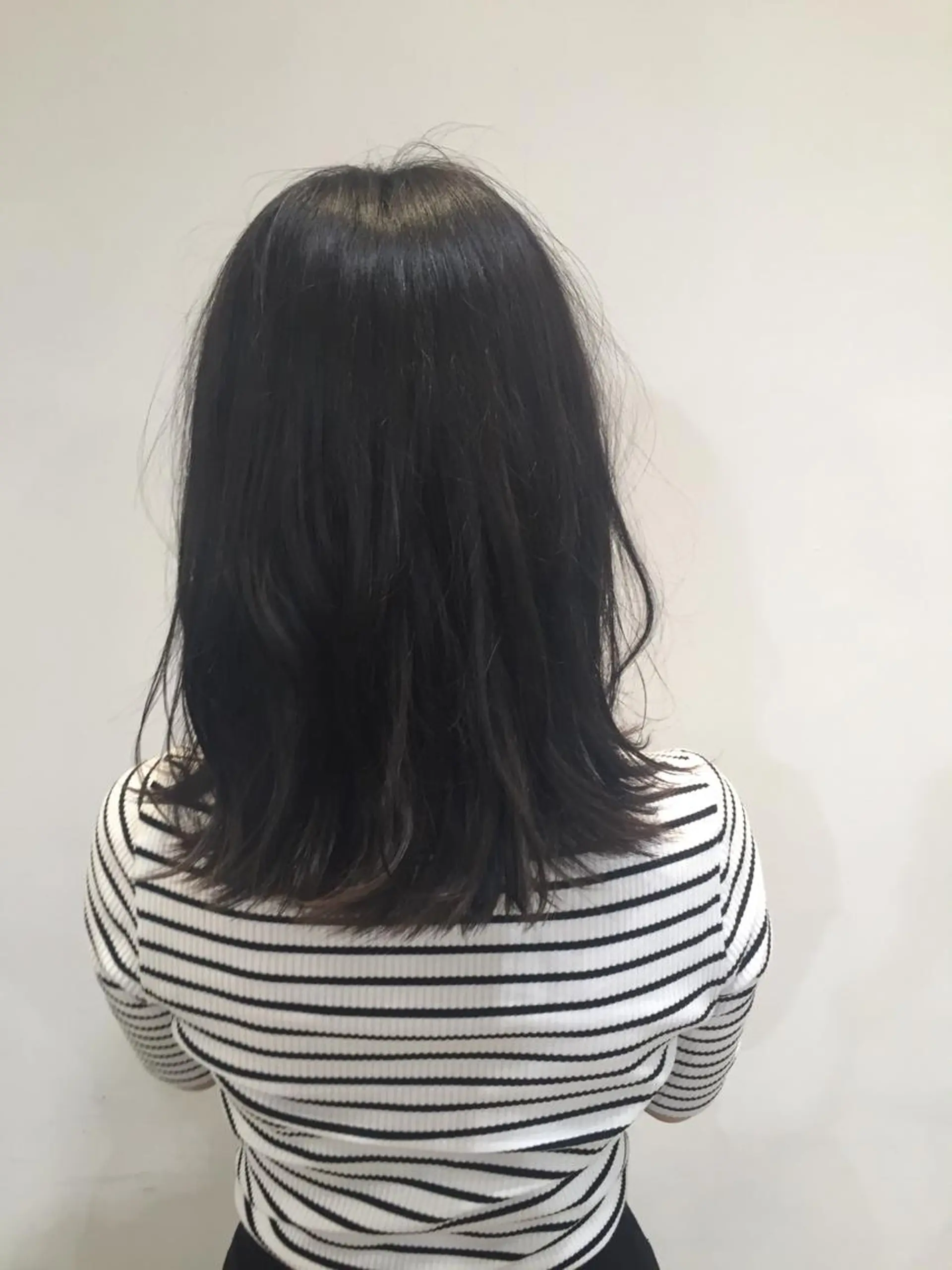 ミディアム アッシュ 切りっぱなしロブ GO TODAY SHAiRE SALON　下北沢店所属・冨永 志穂の眉毛・アイブロウイメージ