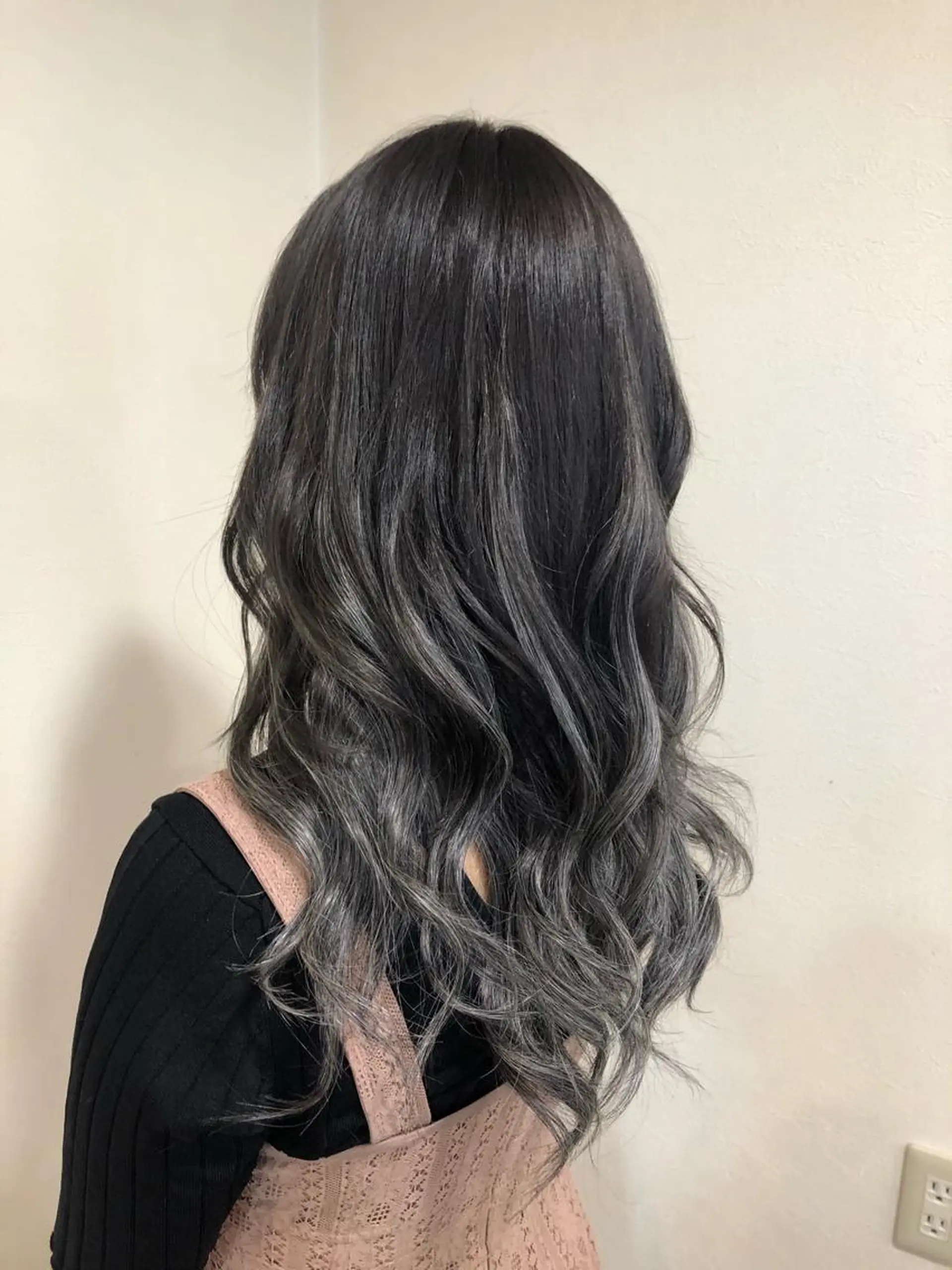 セミロング カラー ブリーチ グラデーションカラー エクステ 工藤 綾華のヘアスタイル