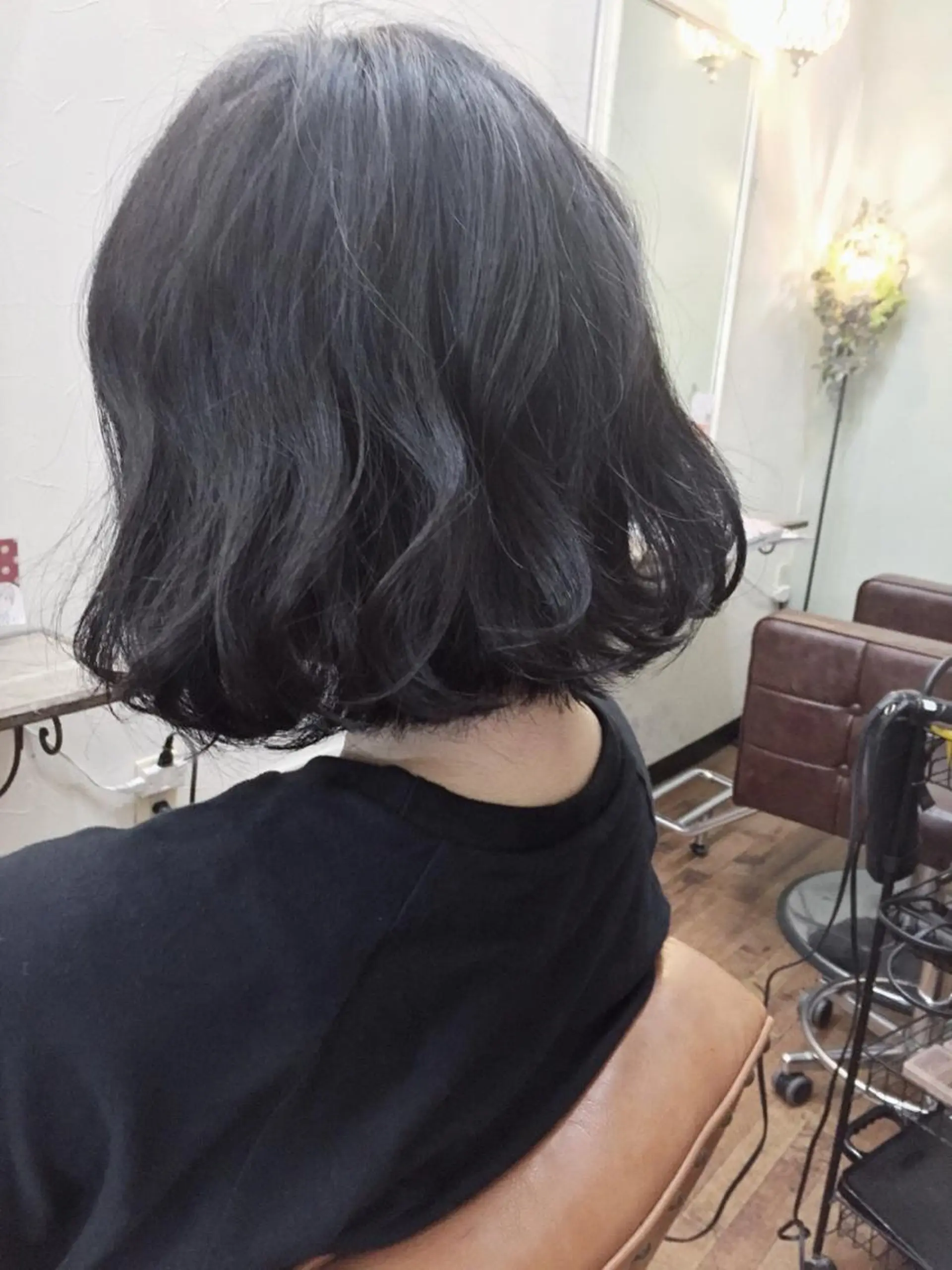 ミディアム ボブ 島尻 徳人のヘアスタイル