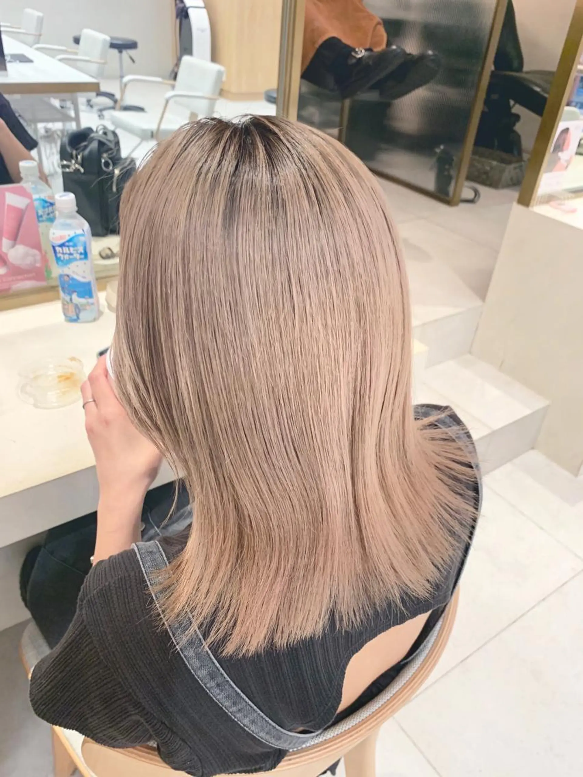 ミディアム カラー ベージュカラー 透明感カラー グレージュ ボブ カット ヘアカラー トリートメント レイヤー専門家 ダブルカラー修のヘアスタイル