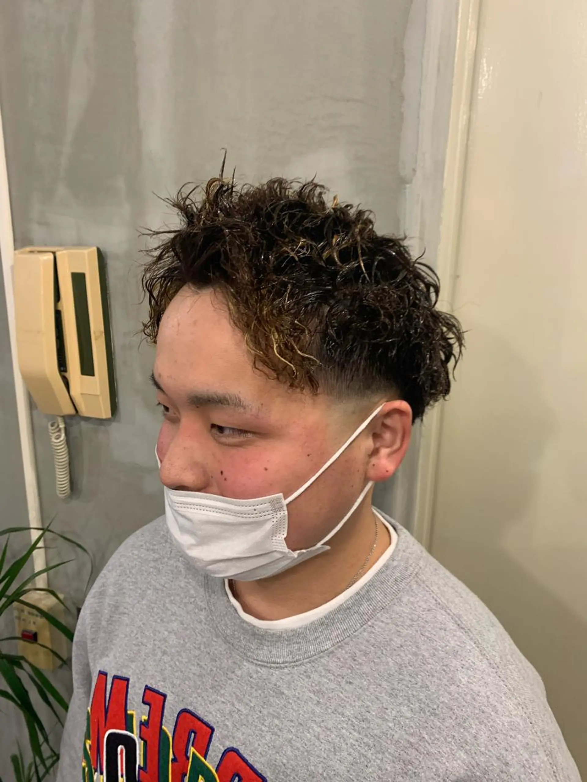 カラー パーマ メンズ メンズハイライト ハイライトカラー 高槻No. 1レイヤ ーカット🇰🇷白石のヘアスタイル