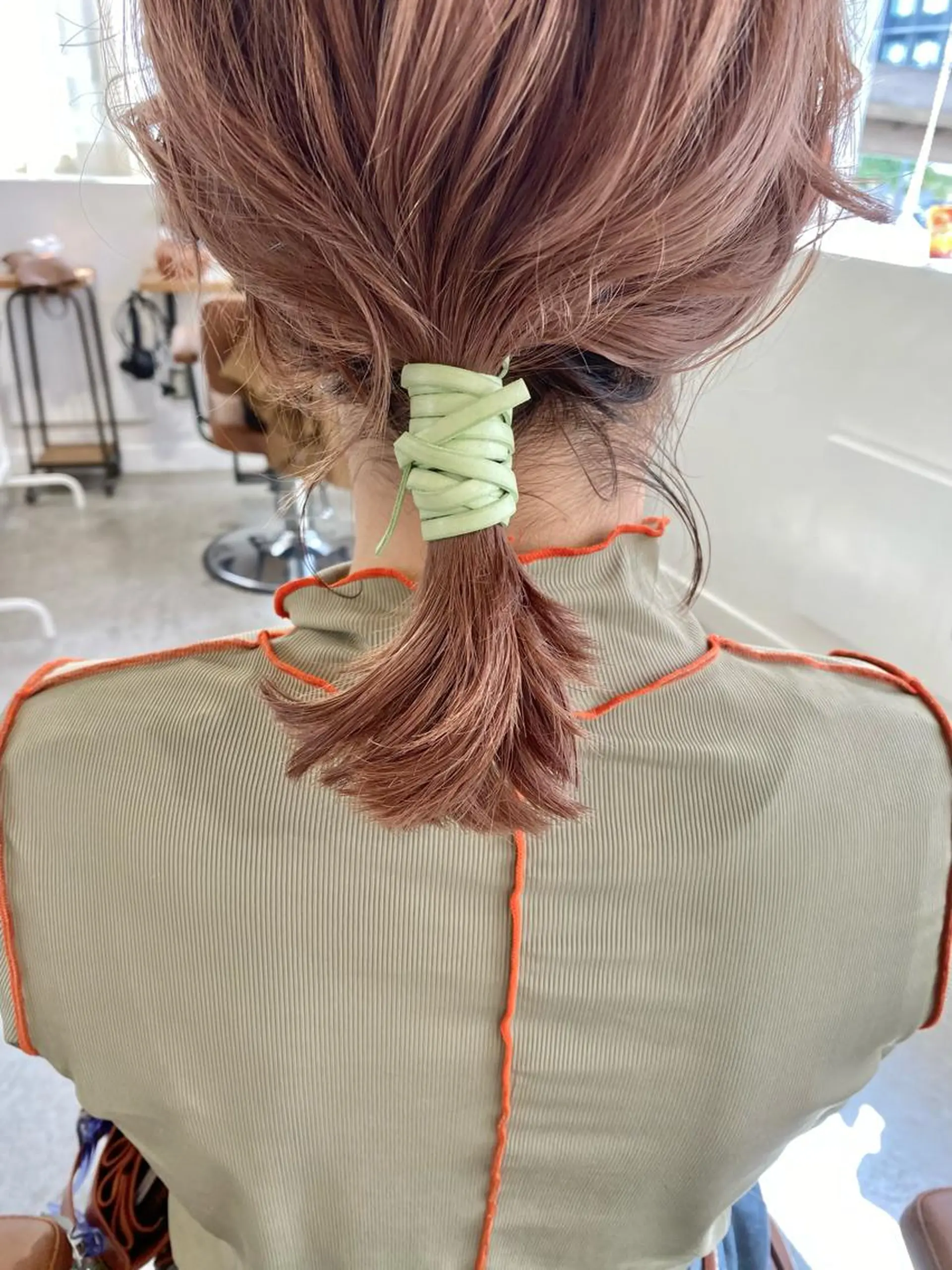 ミディアム カラー モモコ/ブリーチ/ ミルクティカラーのヘアスタイル