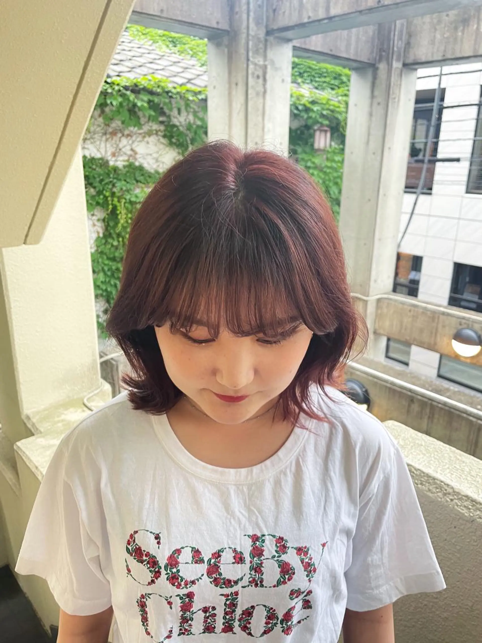 ミディアム ピンクブラウン mei｜顔まわり ×透明感カラーのヘアスタイル